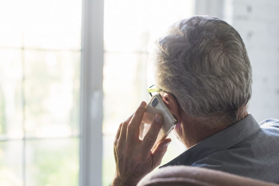 Madrid lanza un teléfono de atención 24 horas para quienes sufren soledad no deseada. Foto: Europa Press