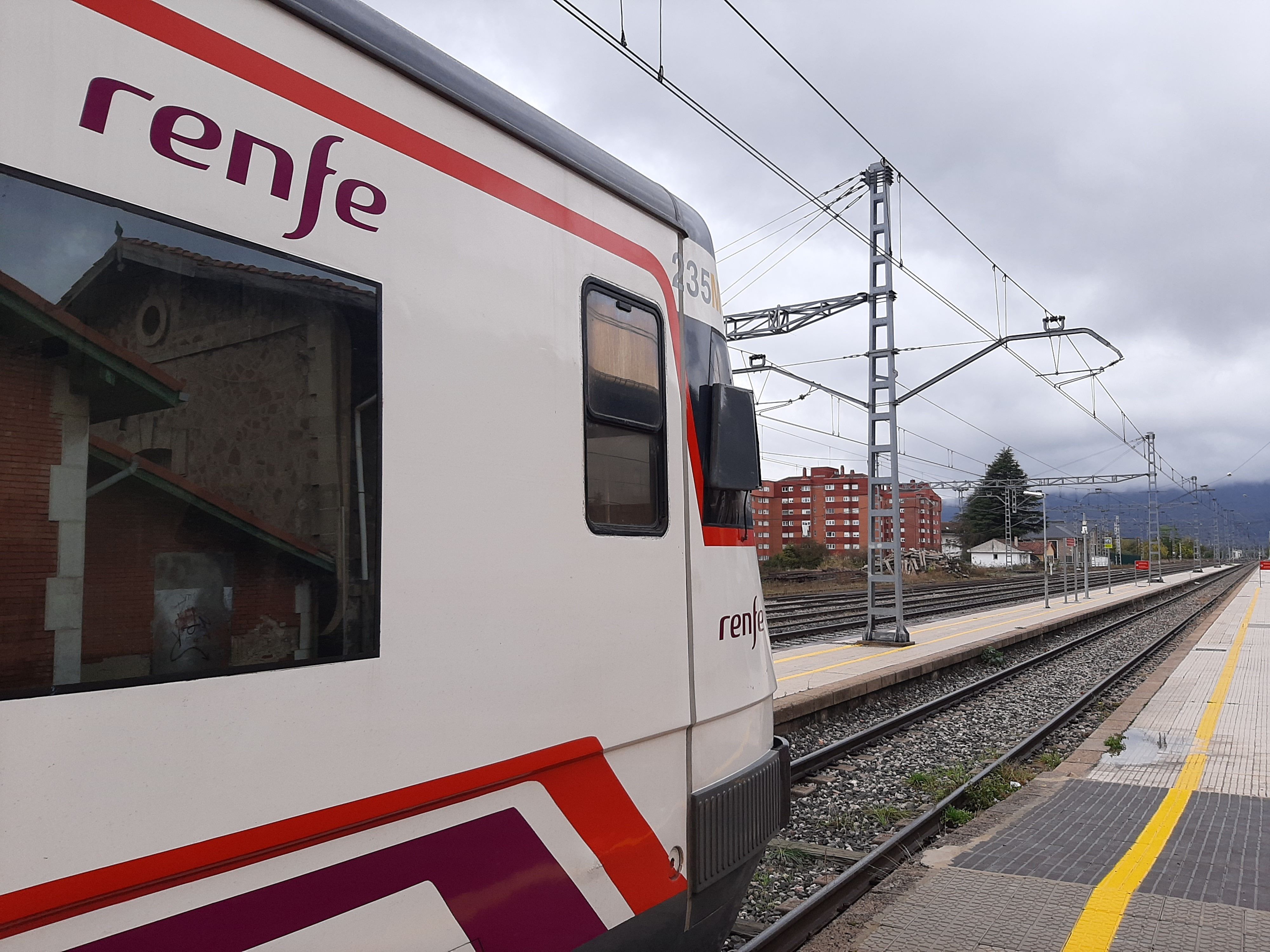 EuropaPress 4771002 tren renfe estacion reinosa cercanias transporte publico