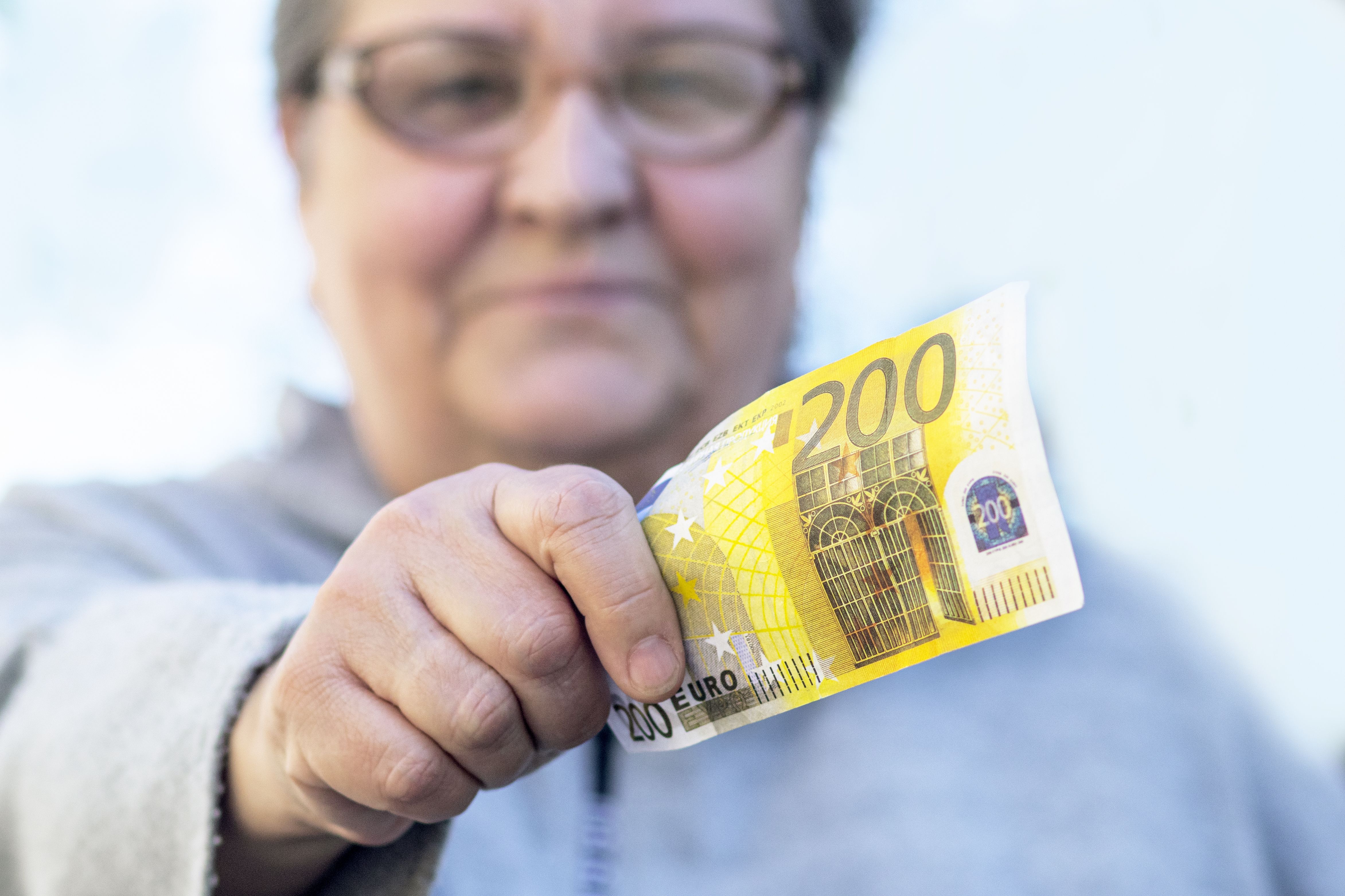 Cheque de 200 euros para la cesta de la compra: requisitos y cómo solicitar la ayuda