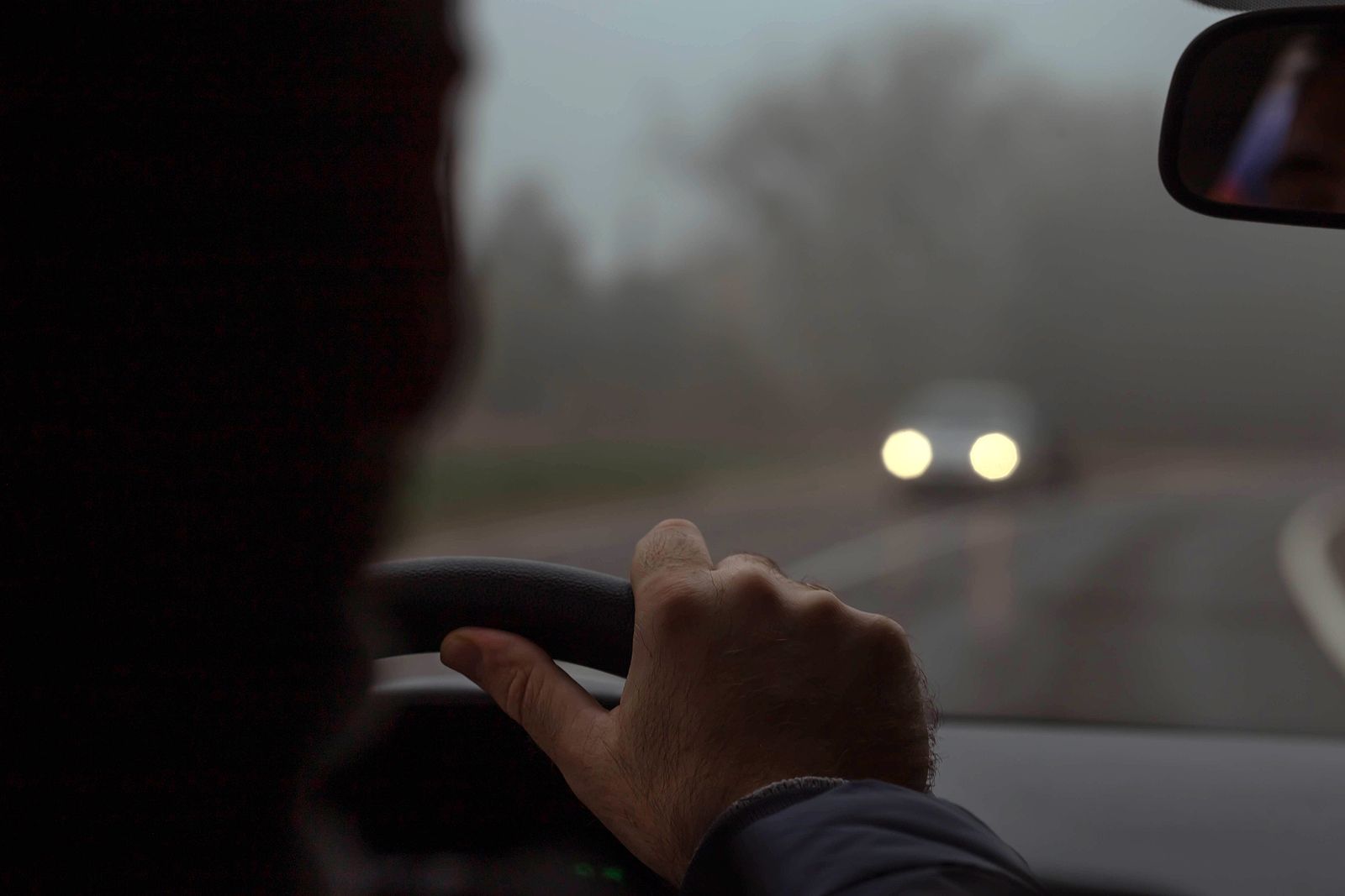 ¿Qué debo hacer si hay niebla mientras conduzco? Esto dice la DGT