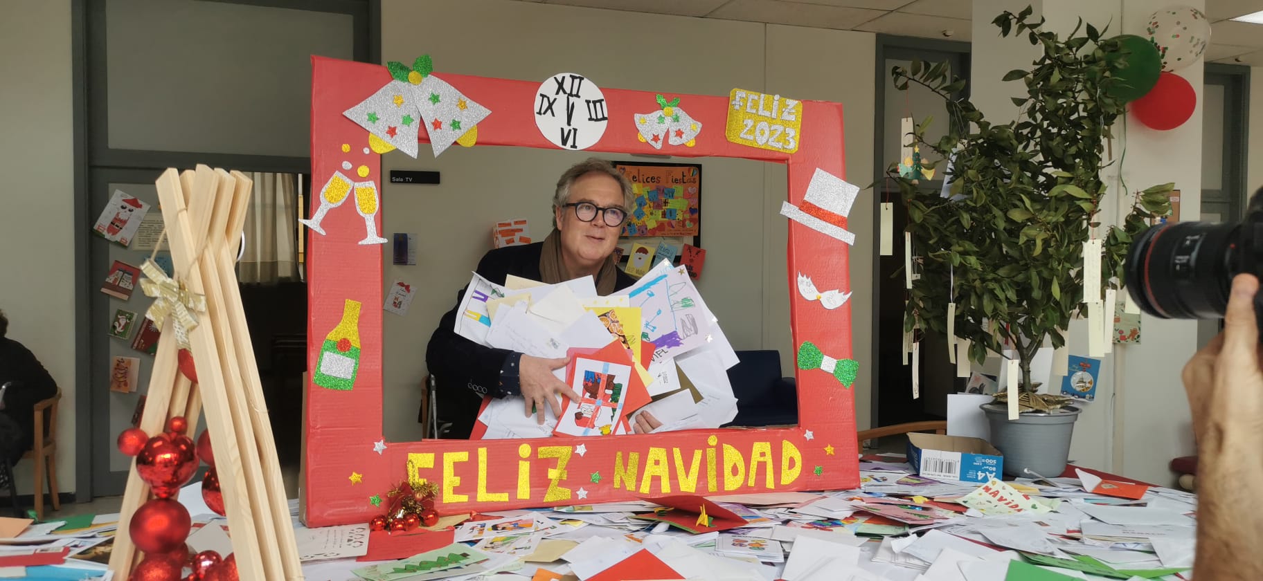 Avalancha de cartas en la residencia de Pontevedra: “Nos emocionamos muchísimo con lo que nos dicen”