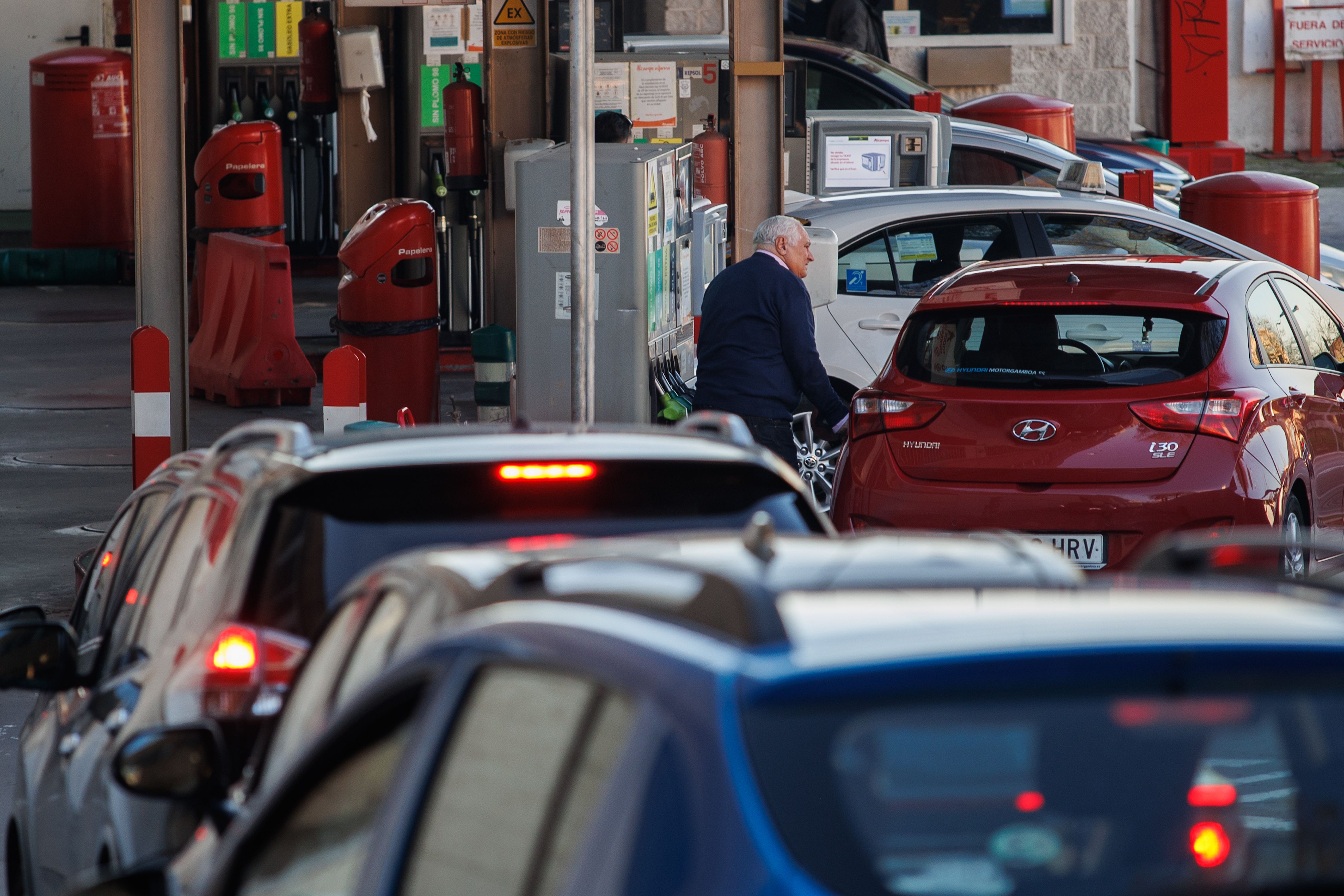 Fin al descuento del combustible: y ahora, ¿qué puedes hacer para ahorrar al llenar el depósito? Fin al descuento del combustible: y ahora, ¿qué puedes hacer para ahorrar al llenar el depósito?