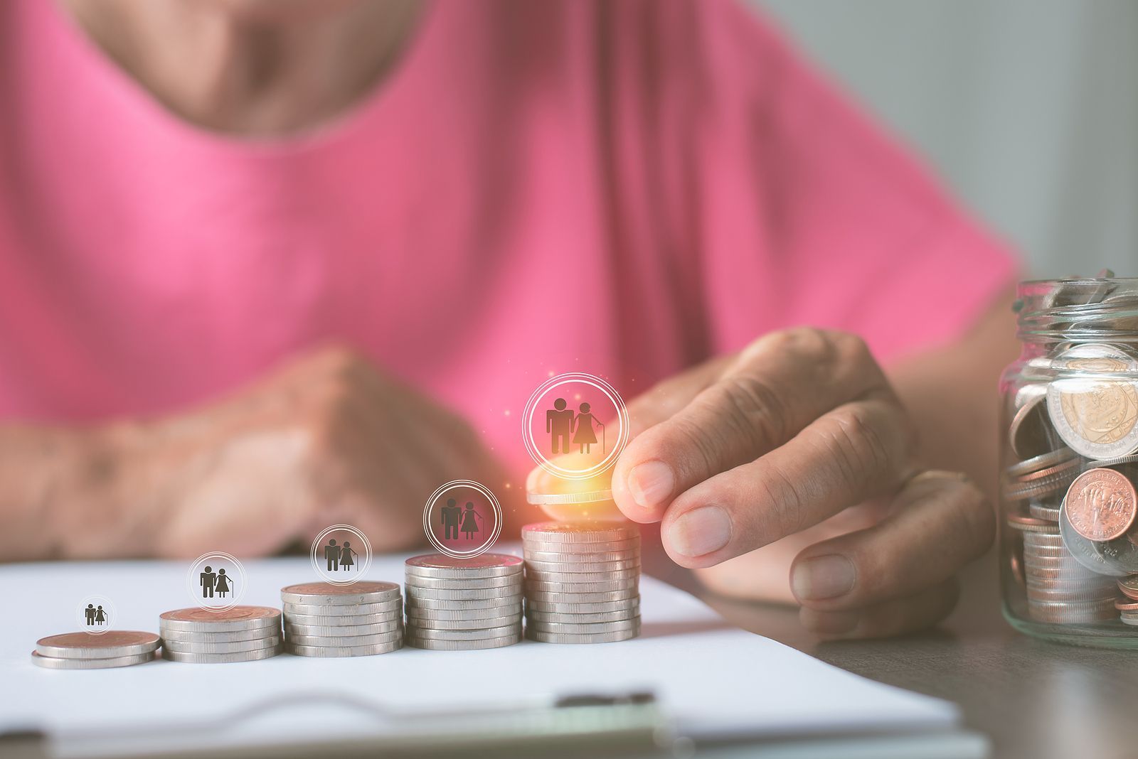Subida de las pensiones mínimas contributivas en 2023: entre 18 y 113 euros más al mes