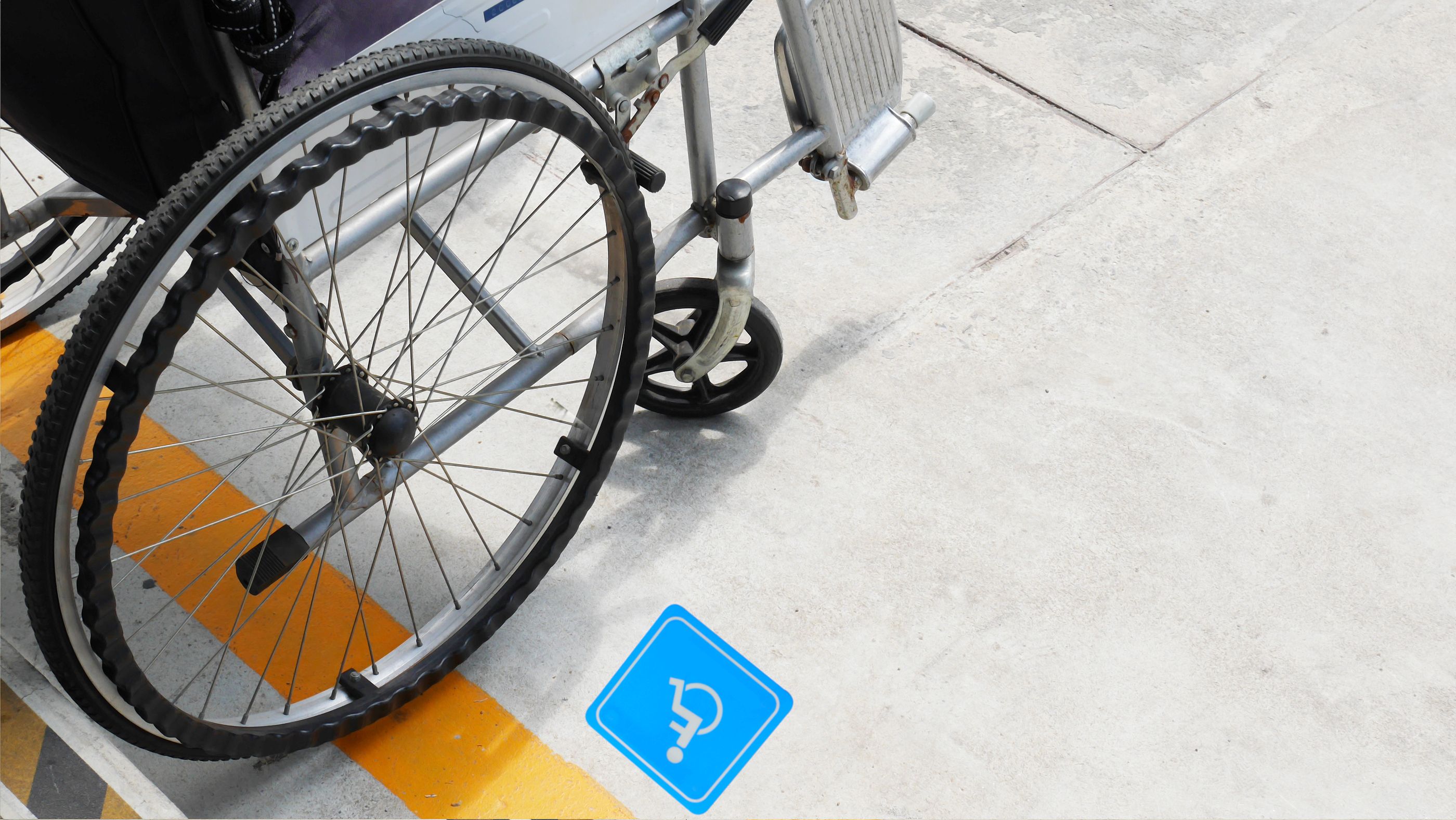 Las fundaciones ONCE y Legalitas exigen ciudades accesibles para personas con discapacidad