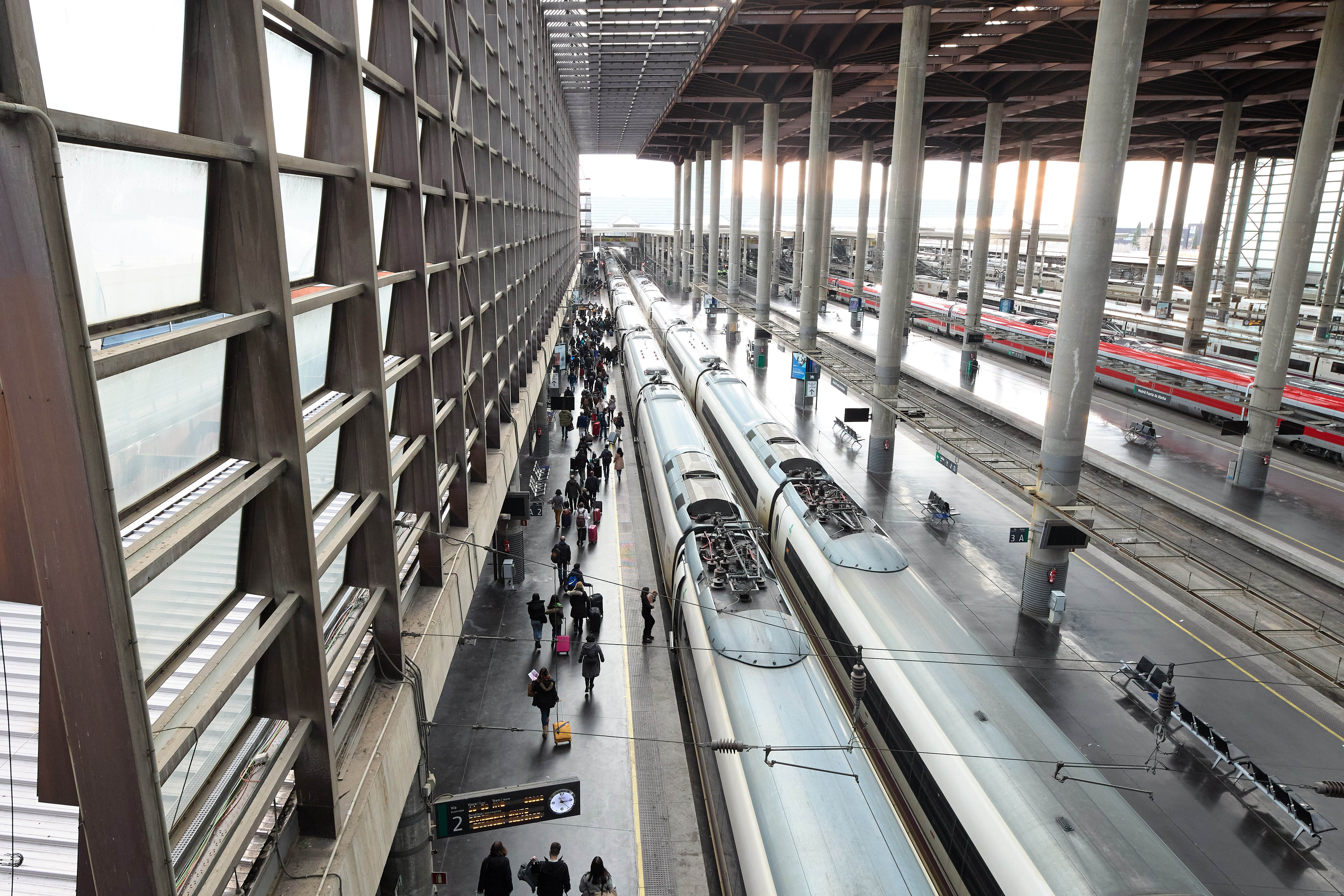 Renfe devolverá las fianzas de 10 y 20 euros de los abonos gratuitos a partir del lunes