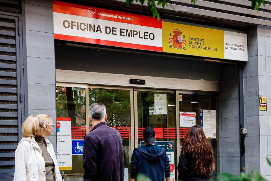 Los sénior sufren tres meses seguidos de destrucción de empleo y pierden 123.069 contratos en un año Los sénior sufren tres meses seguidos de destrucción de empleo y pierden 123.069 contratos en un año