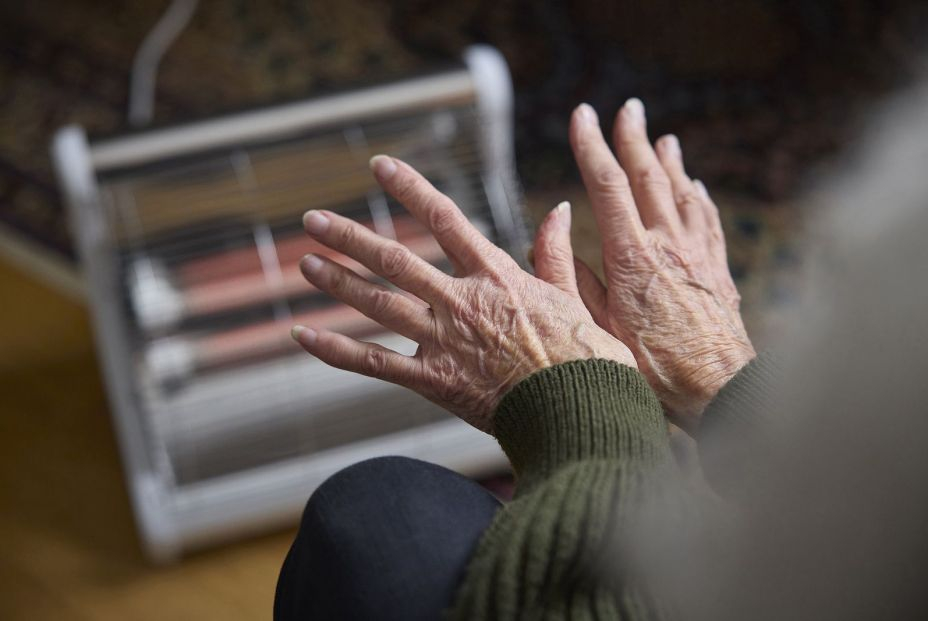 Por qué el frío puede ser peligroso para las personas mayores: consejos para combatirlo