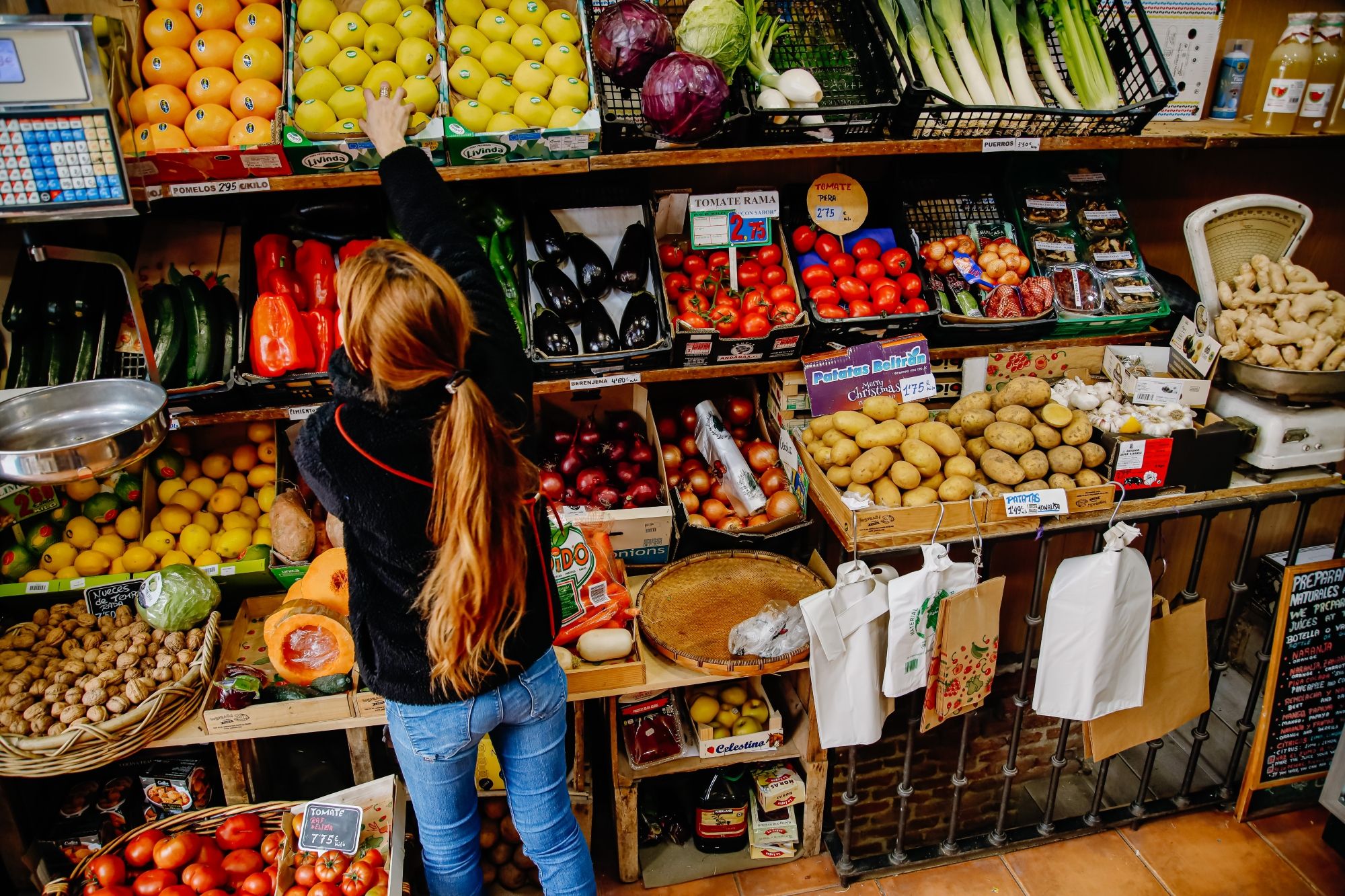 La inflación acaba 2022 en el 5,7%, pero los alimentos se encarecen el 15,7% en un año