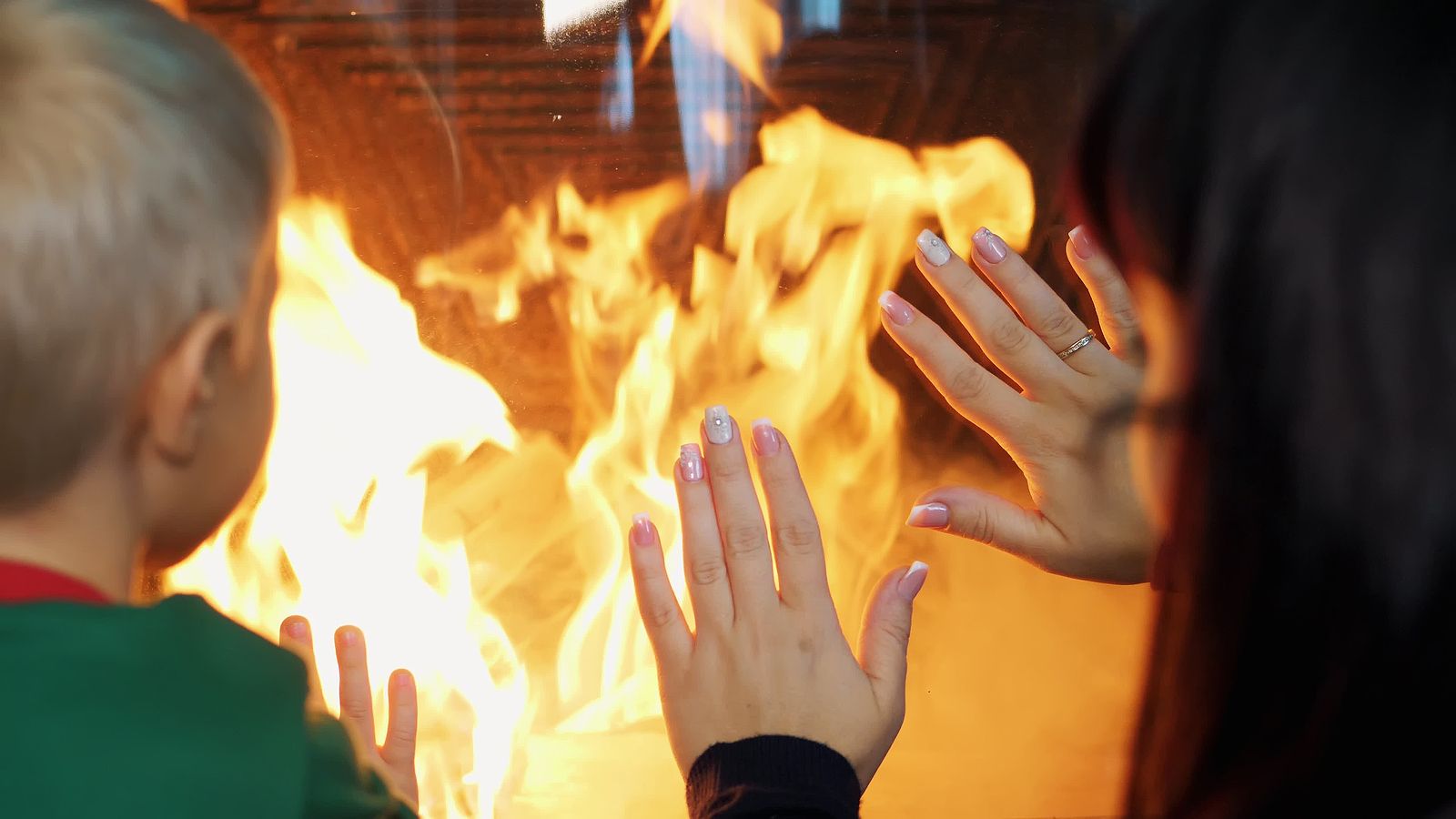 ¿Cómo encender el fuego de una chimenea?