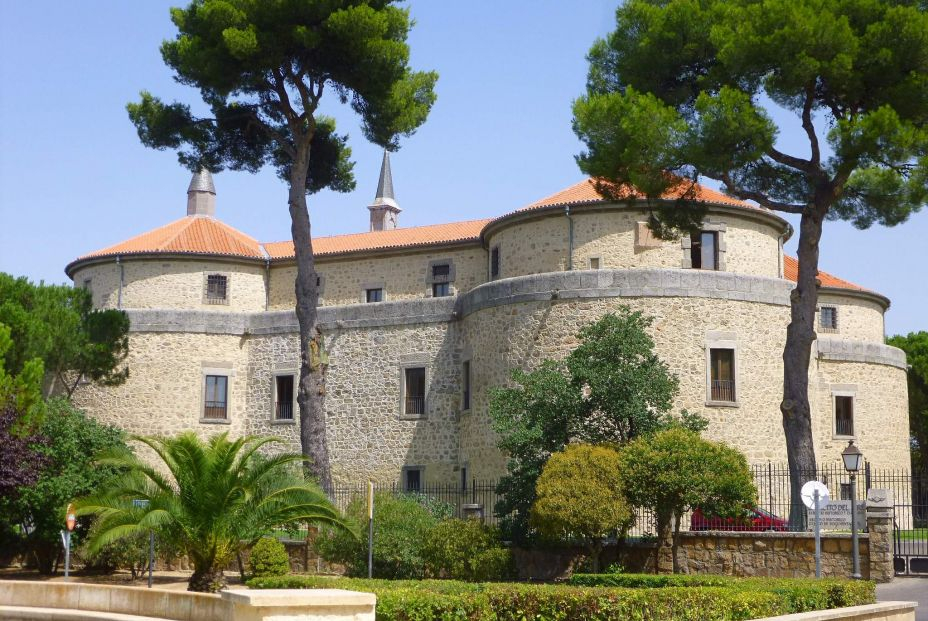 Castillo de Villaviciosa de Odón  . Foto Wikipedia