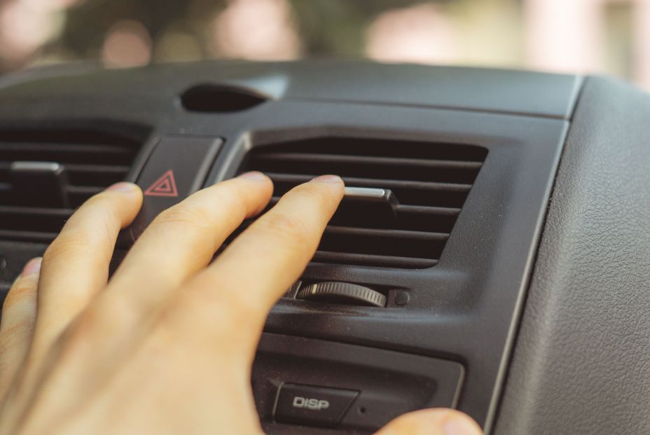 Qué hacer y qué no para desempañar correctamente los cristales del coche. Foto: Bigstock Qué hacer y qué no para desempañar correctamente los cristales del coche. Foto: Bigstock