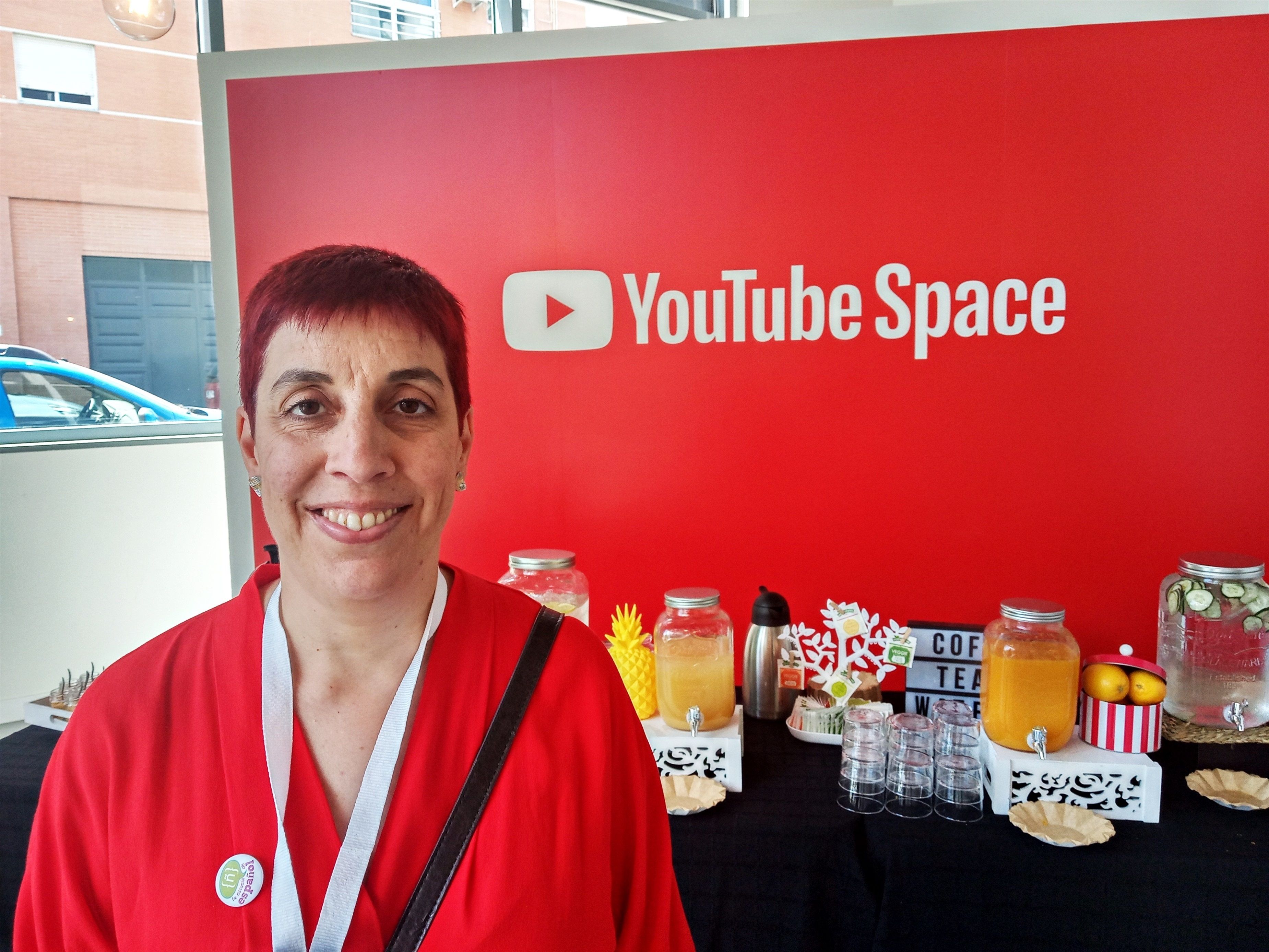 Elena Prieto, la 'youtuber' que enseña español a personas de todo el mundo