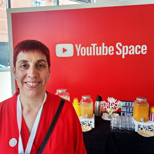 Elena Prieto, la 'youtuber' que enseña español a personas de todo el mundo