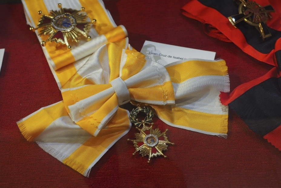 Condecoración Gran Cruz de Isabel la Católica