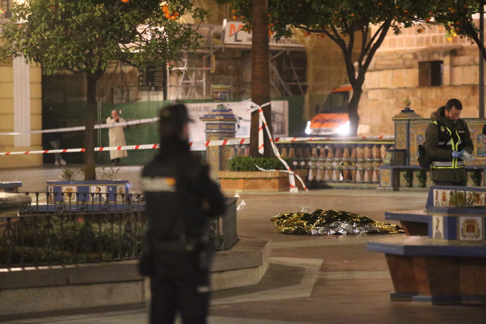 EuropaPress 4946828 efectivos sanitarios policiales cubren cadaver sacristan fallecido ataque EuropaPress 4946828 efectivos sanitarios policiales cubren cadaver sacristan fallecido ataque