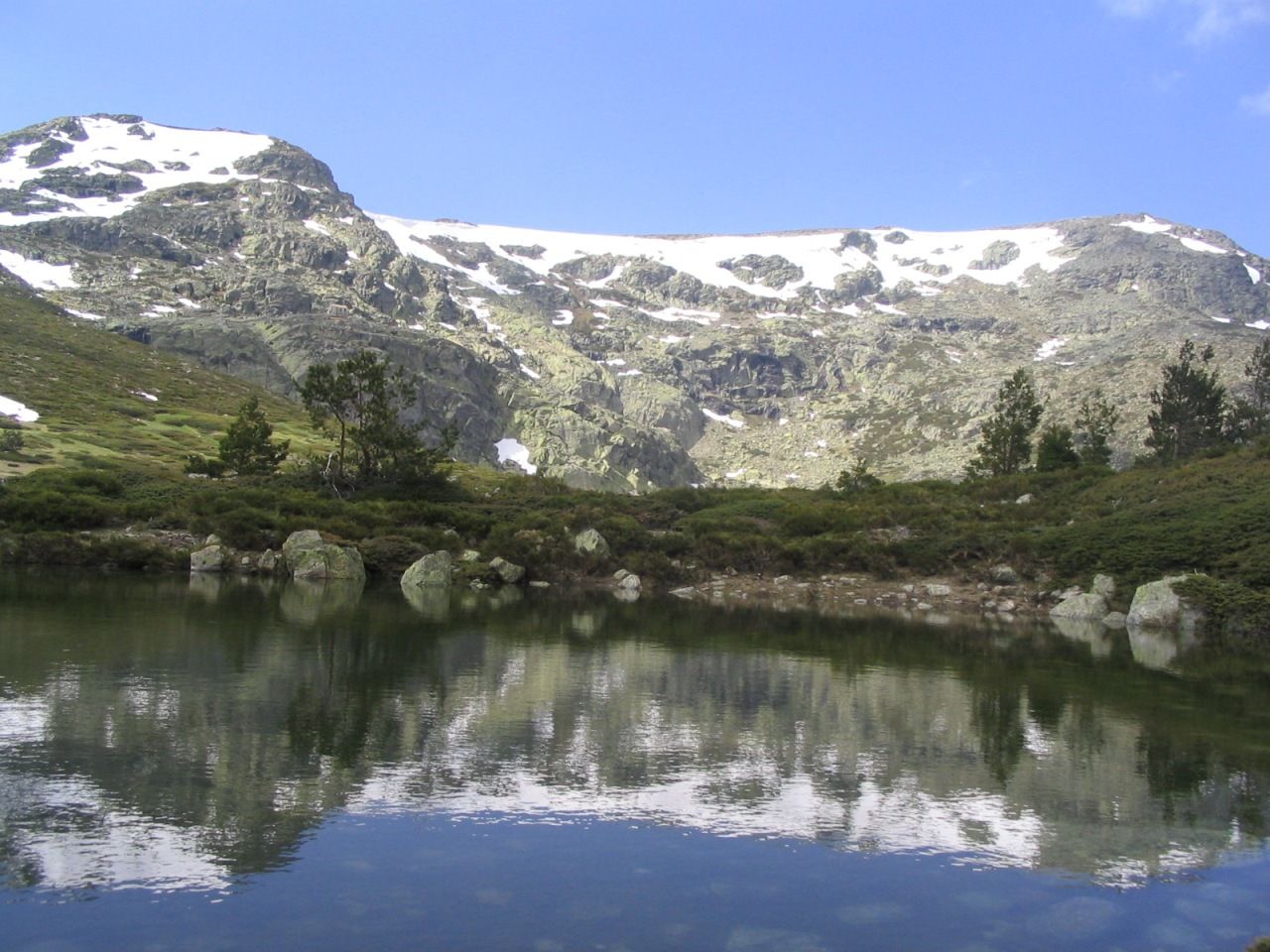 Ruta por los cuatro parques naturales de la Comunidad de Madrid. (Circo y cima de Peñalara. Foto Wikipedia)