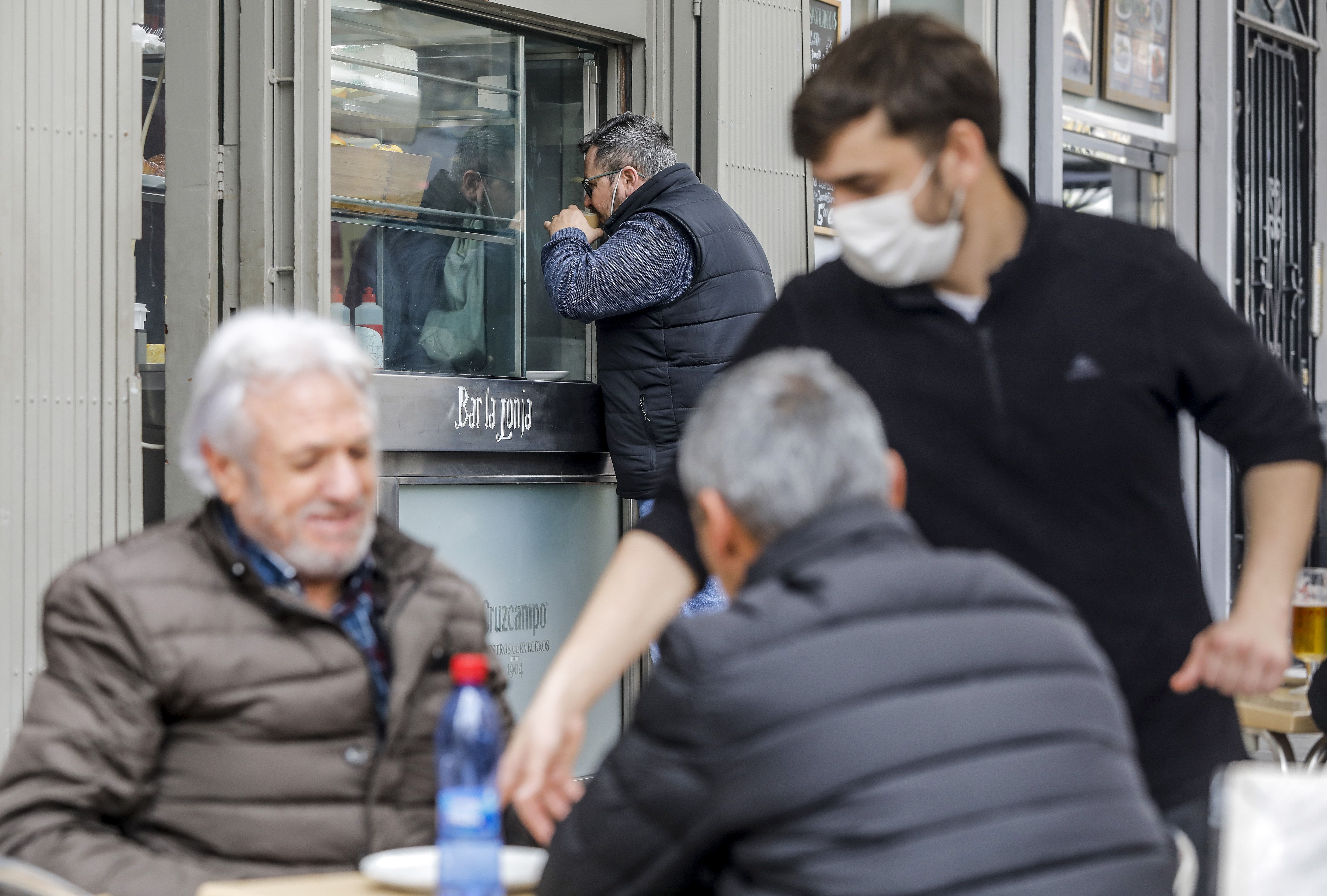 Un bar de Valencia pone tiempo límite para consumir en terraza: "No sale rentable". Foto: Europa Press