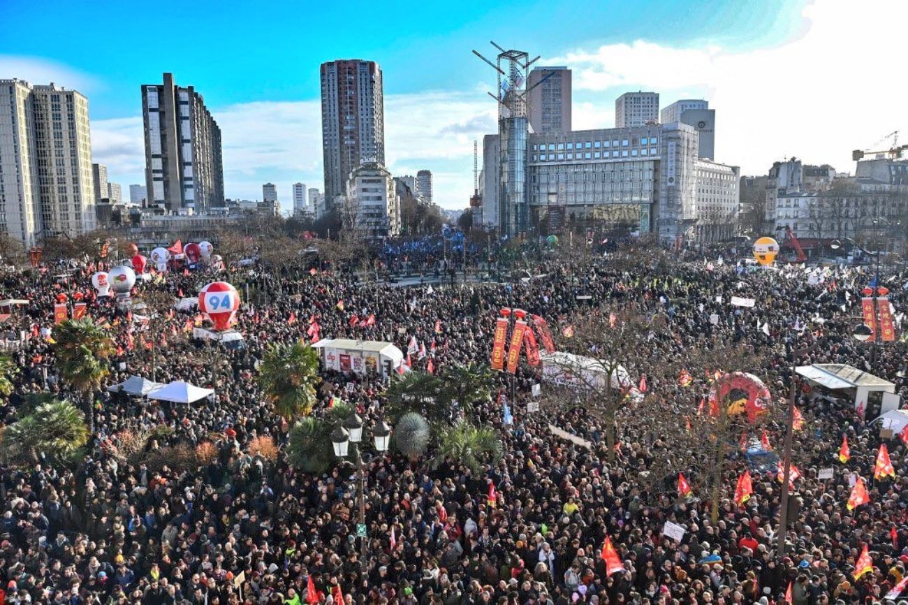 Los franceses vuelven a las calles para parar el endurecimiento de la pensión que impone Macron