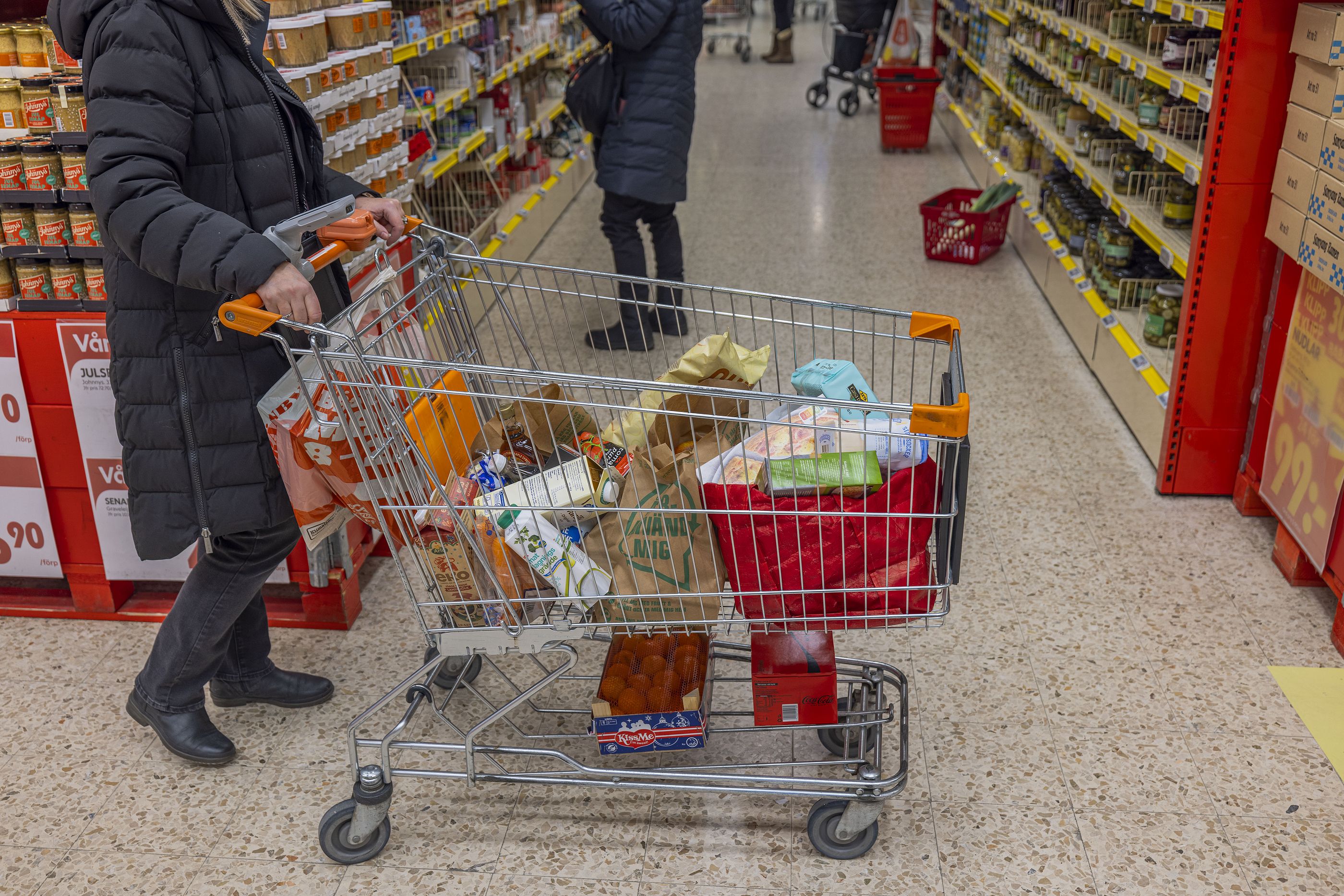 Los alimentos ultra-procesados aumentan el riesgo de muerte en adultos . 