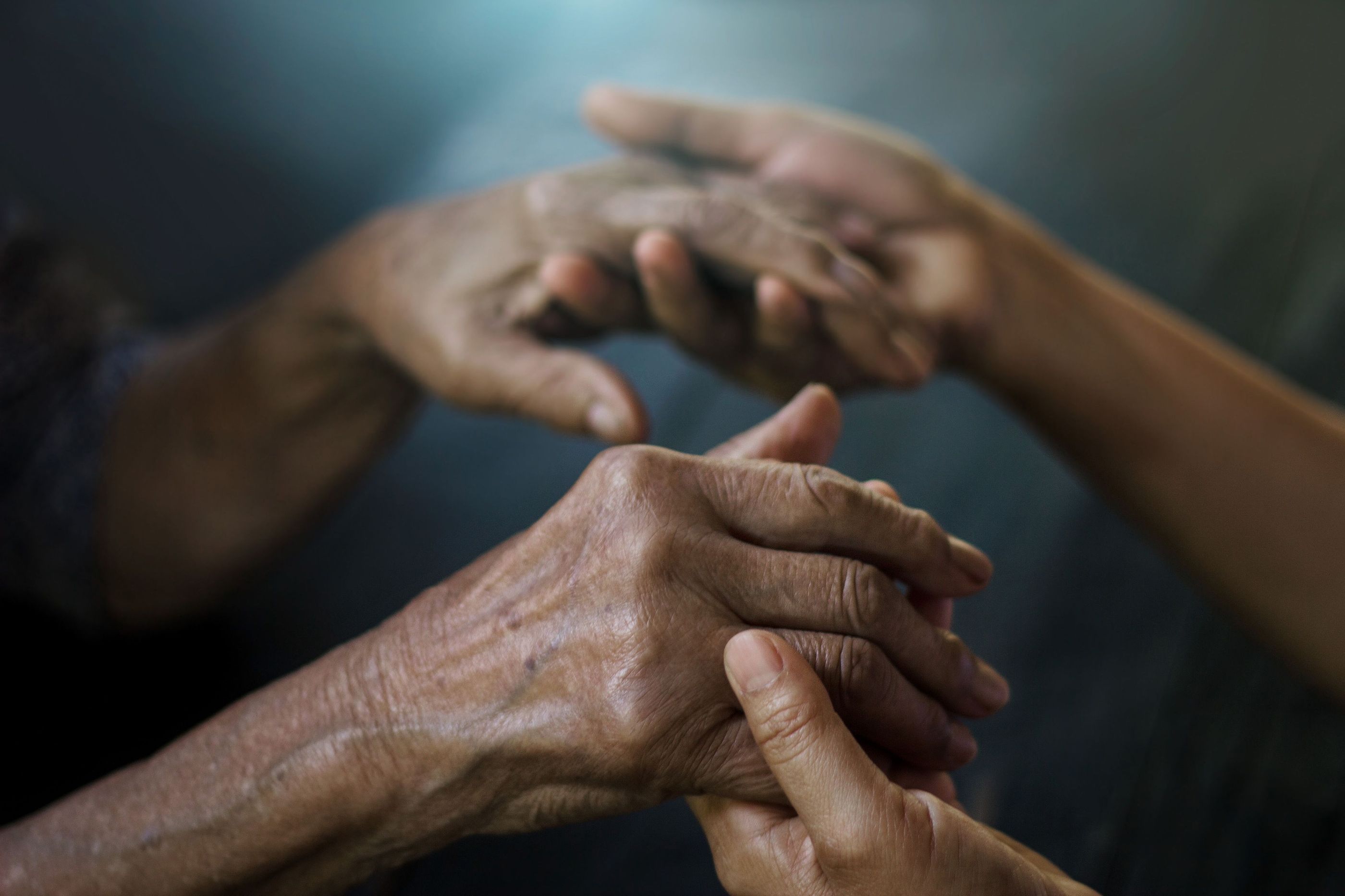 Fundación Pasqual Maragall ofrece grupos de apoyo online para cuidadores de familiares con Alzheimer