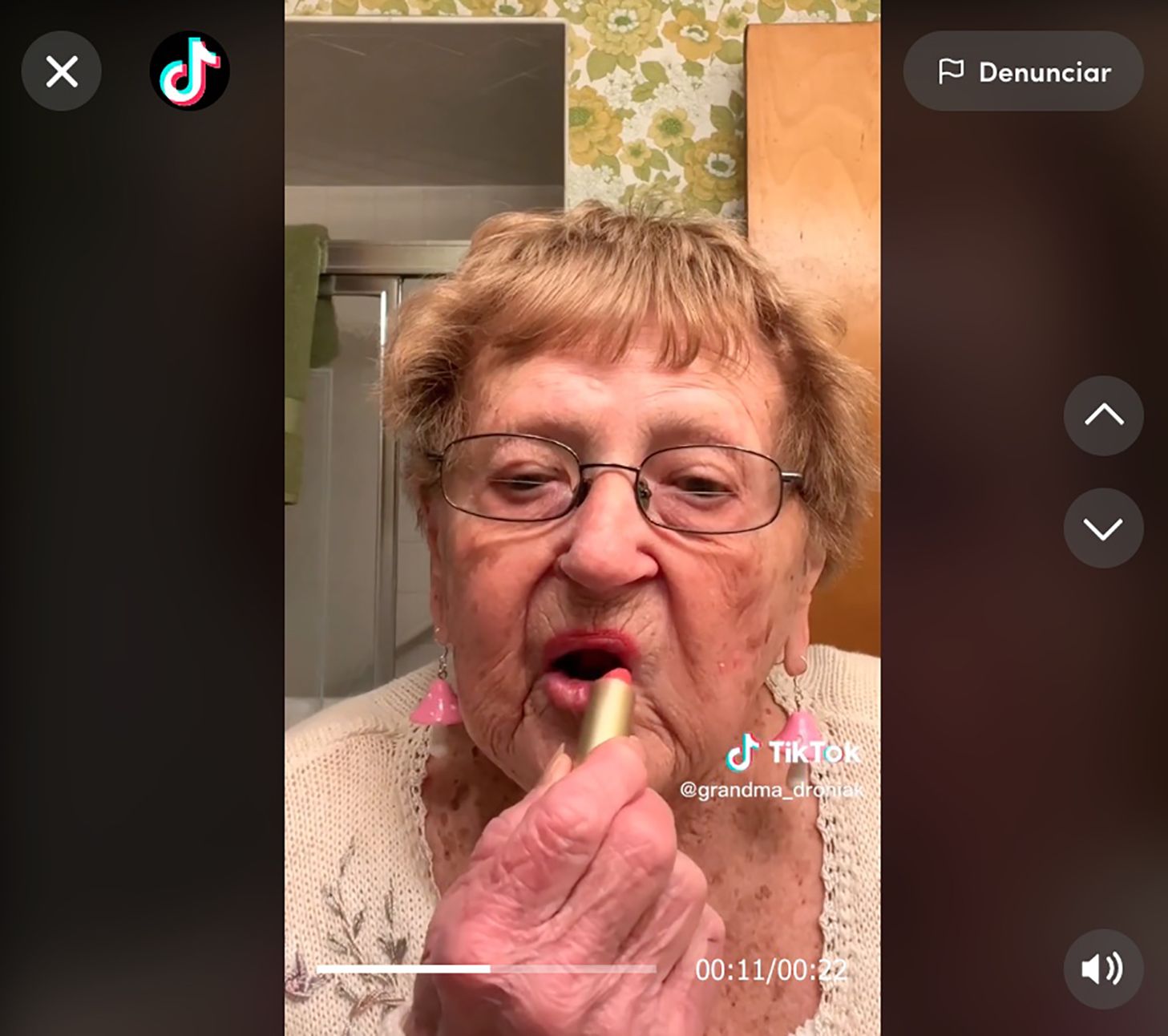 Lillian Droniak triunfa a los 92 años hablando de sus exparejas y dando consejos amorosos en TikTok