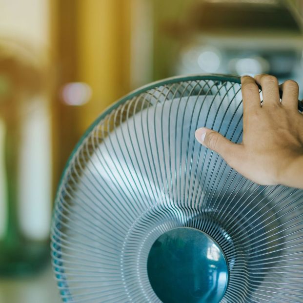 Combate el calor con estos trucos para enfriar el aire del ventilador