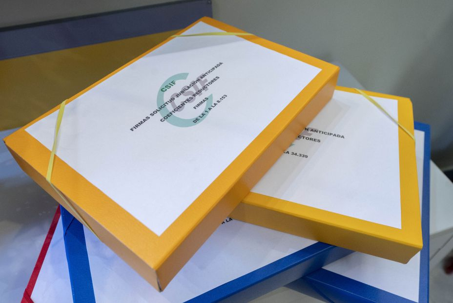 CSIF presenta 60.000 firmas a Escrivá para que los sanitarios tengan jubilación anticipada 