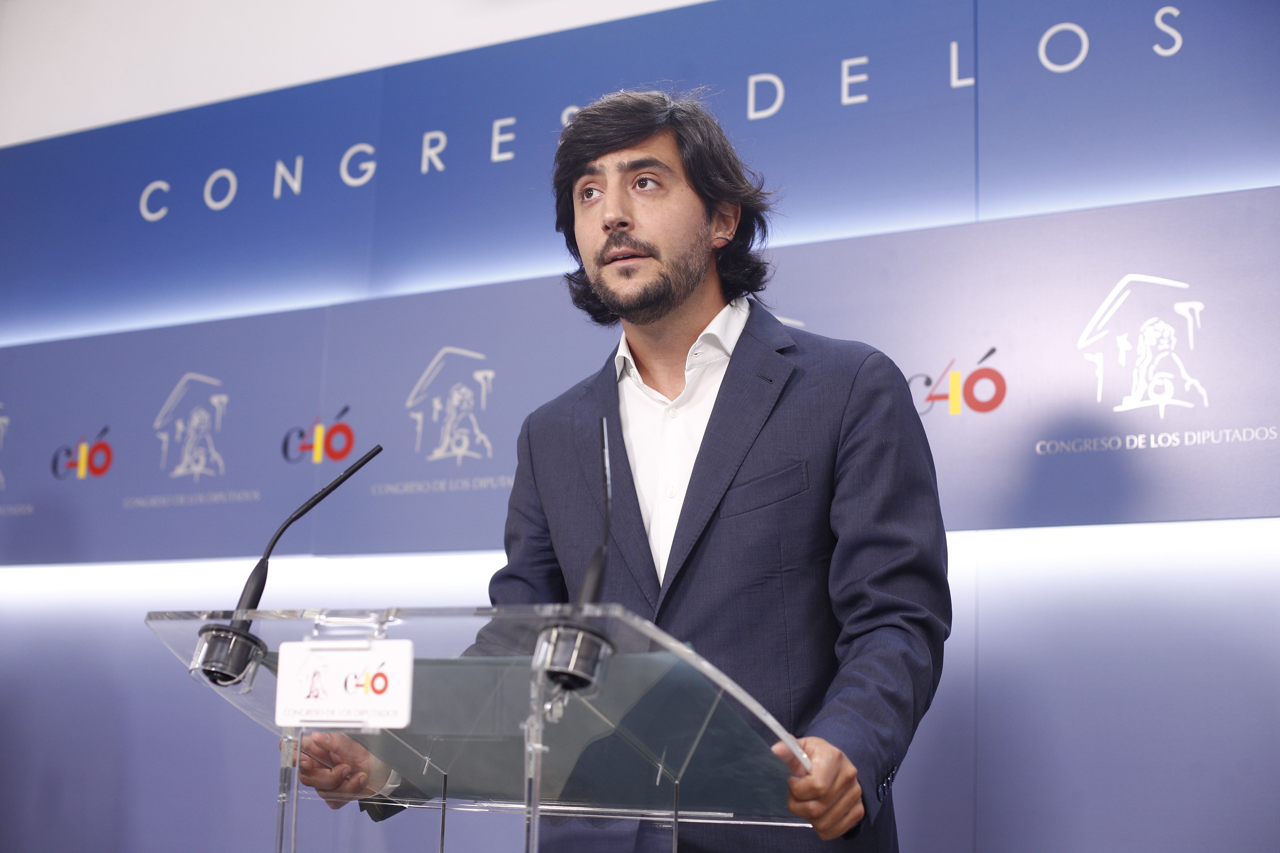 El portavoz adjunto de Ciudadanos en el Congreso y secretario de Programas y Áreas Sectoriales del partido Toni Roldán durante la rueda de prensa en la que anuncia su dimisión 