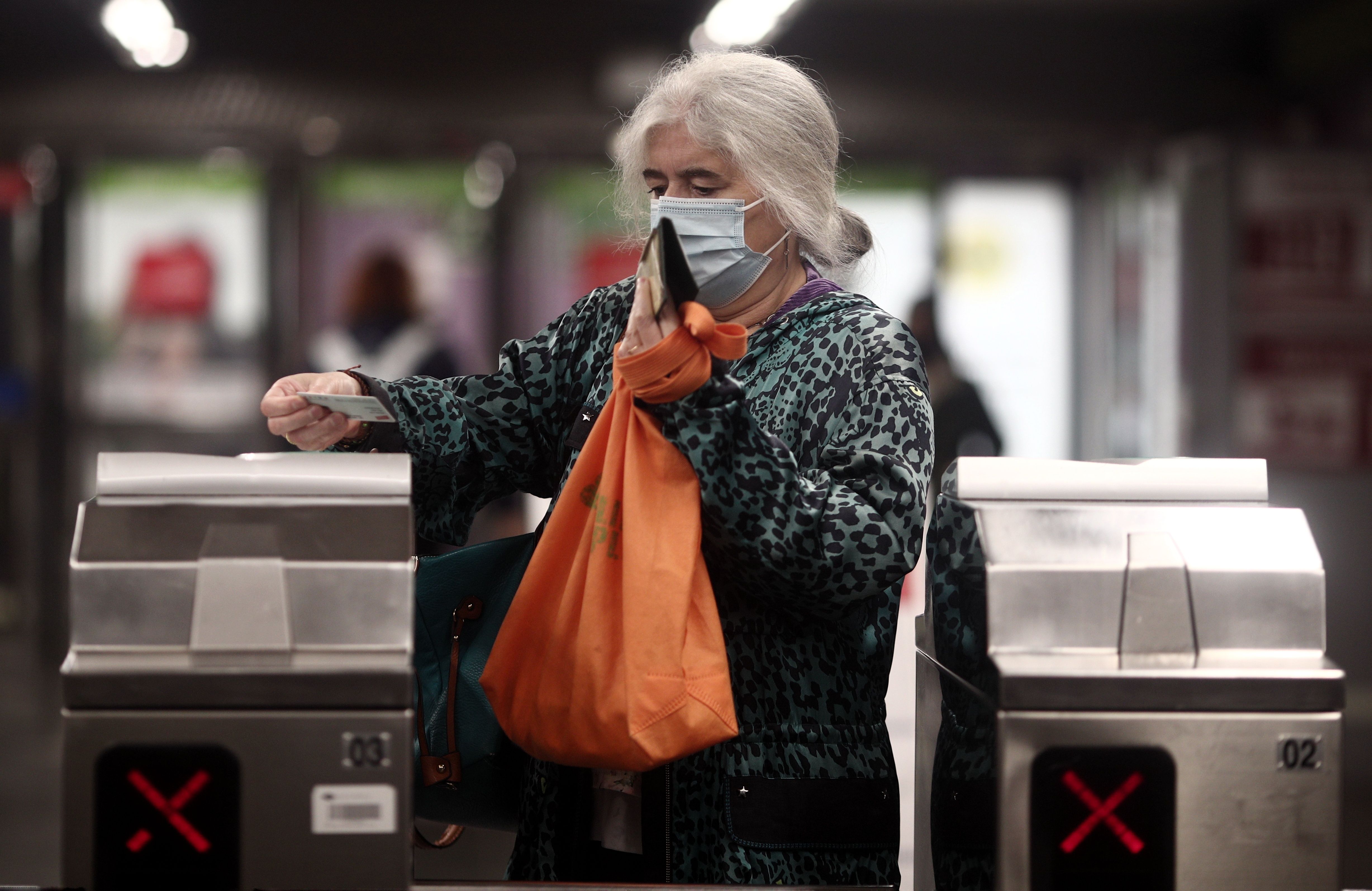 Los expertos, sobre el fin de las mascarillas: "Los mayores deben seguir teniendo cuidado"