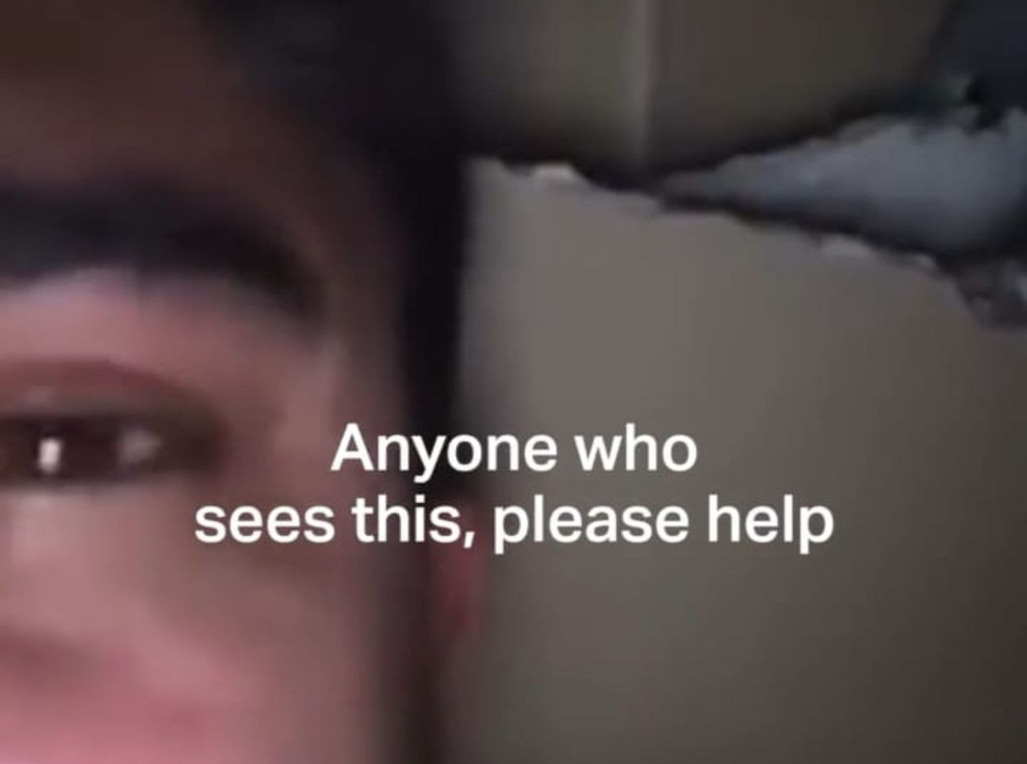 Un joven y su familia son rescatados de los escombros gracias a un vídeo publicado en las redes. Foto: Twitter