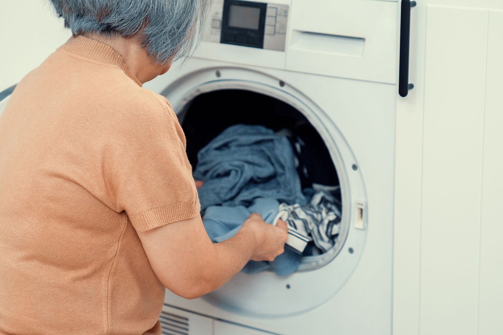 rango Alienación malla Lavar la ropa al revés en la lavadora