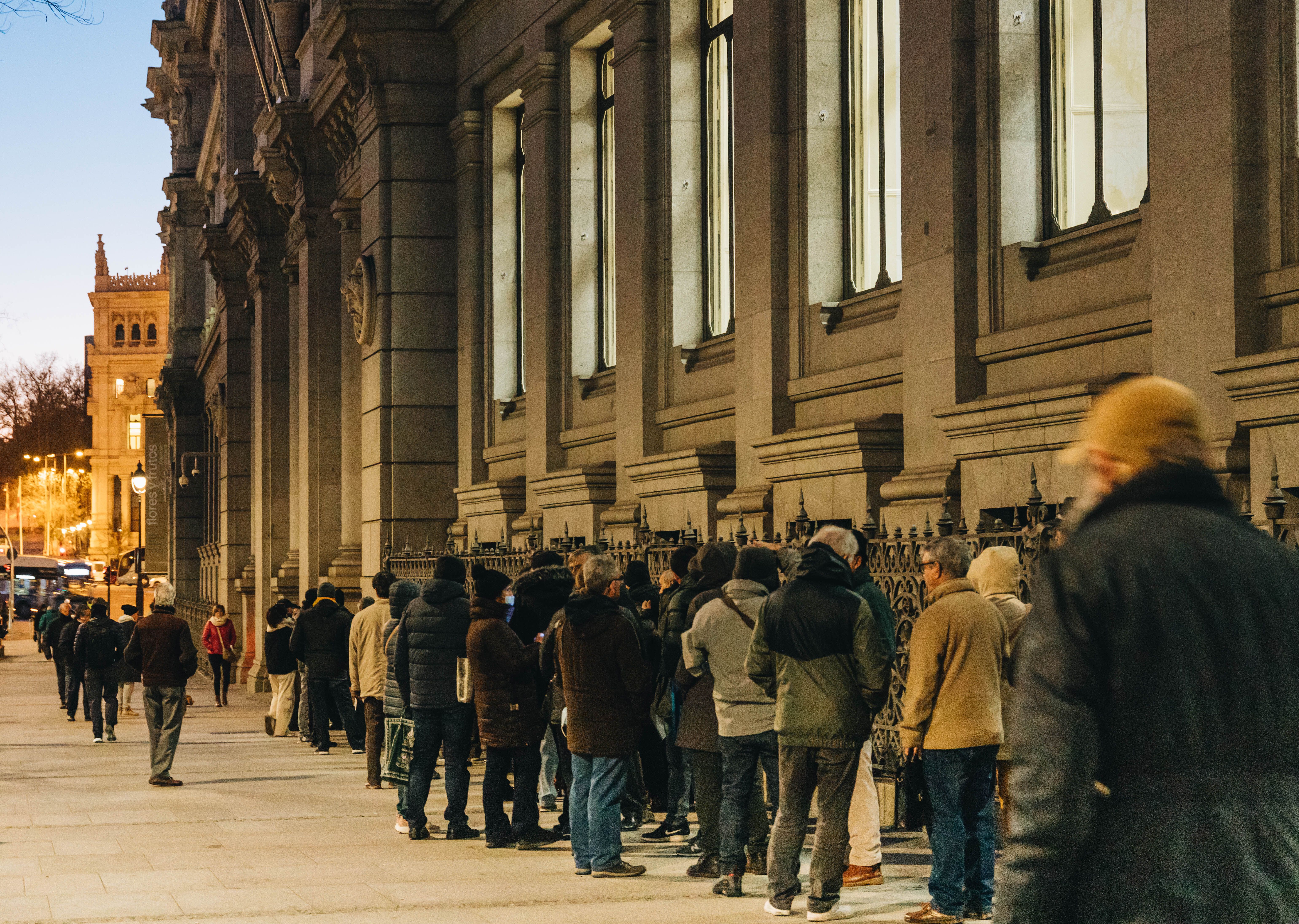 La fiebre por comprar letras del Tesoro lleva al Banco de España a exigir citas previas, ya agotadas. EuropaPress