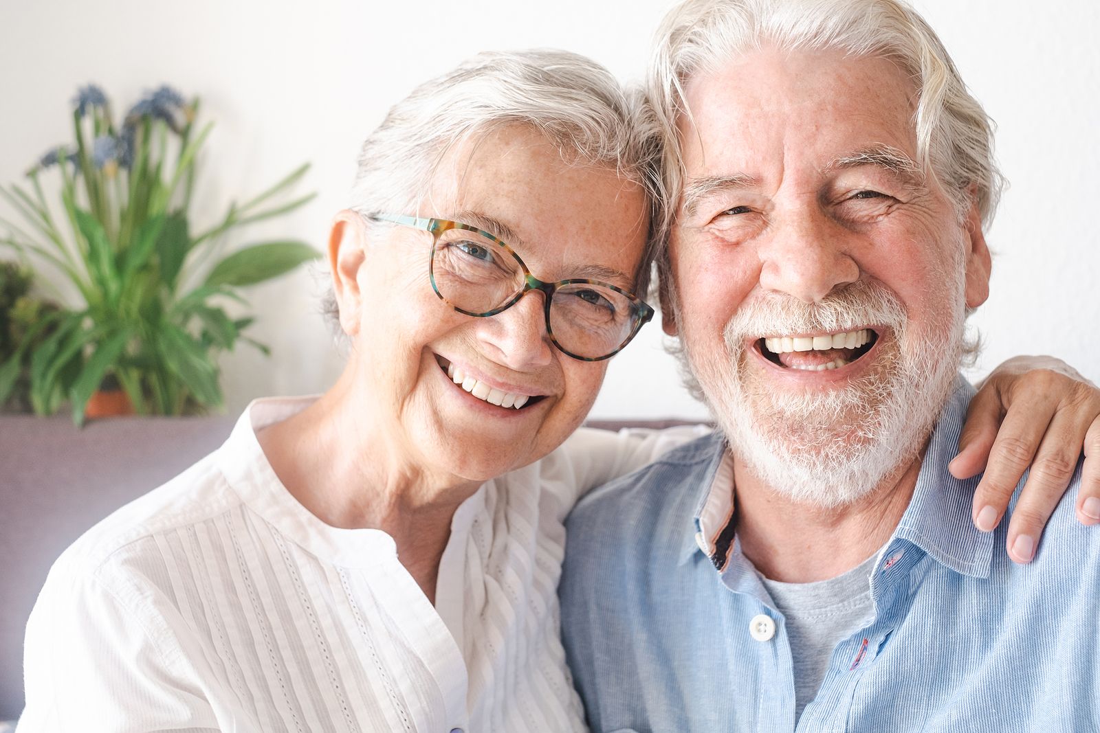 La consejera de Acción Social del Cabildo de Tenerife, Marián Franquet, y la rectora de la ULL, Rosa Aguilar, en la presentación de la Cátedra sobre Ciclos de Vida y Personas Mayores de Canarias. Foto: Bigstock