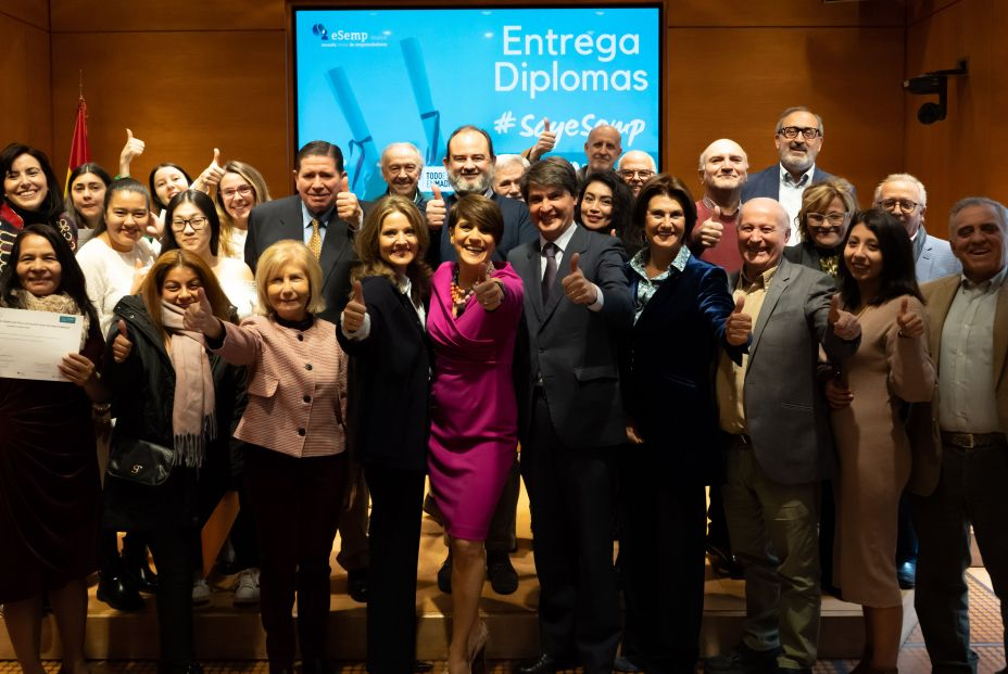 SECOT celebra la clausura de sus cursos eSemp Los séniors seguimos siendo útiles