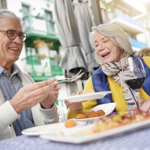 Los motivos por los que no es saludable comer deprisa