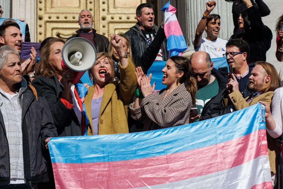 La Ley Trans también cambia el Código Civil para eliminar "madre" y "padre" La Ley Trans también cambia el Código Civil para eliminar "madre" y "padre"