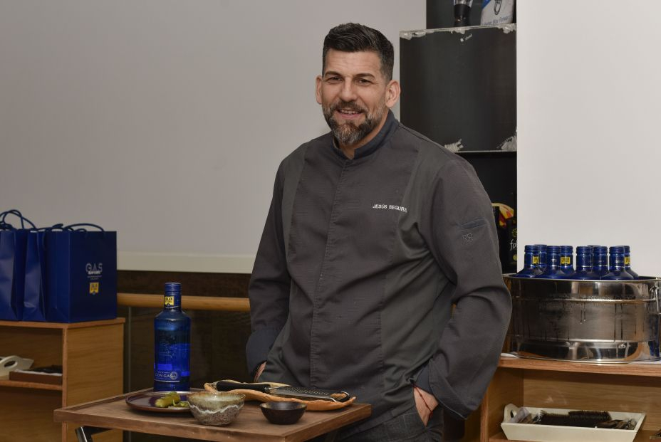 EuropaPress 4478094 chef jesus segura prepara menu restaurante trivio 26 mayo 2022 cuenca EuropaPress 4478094 chef jesus segura prepara menu restaurante trivio 26 mayo 2022 cuenca