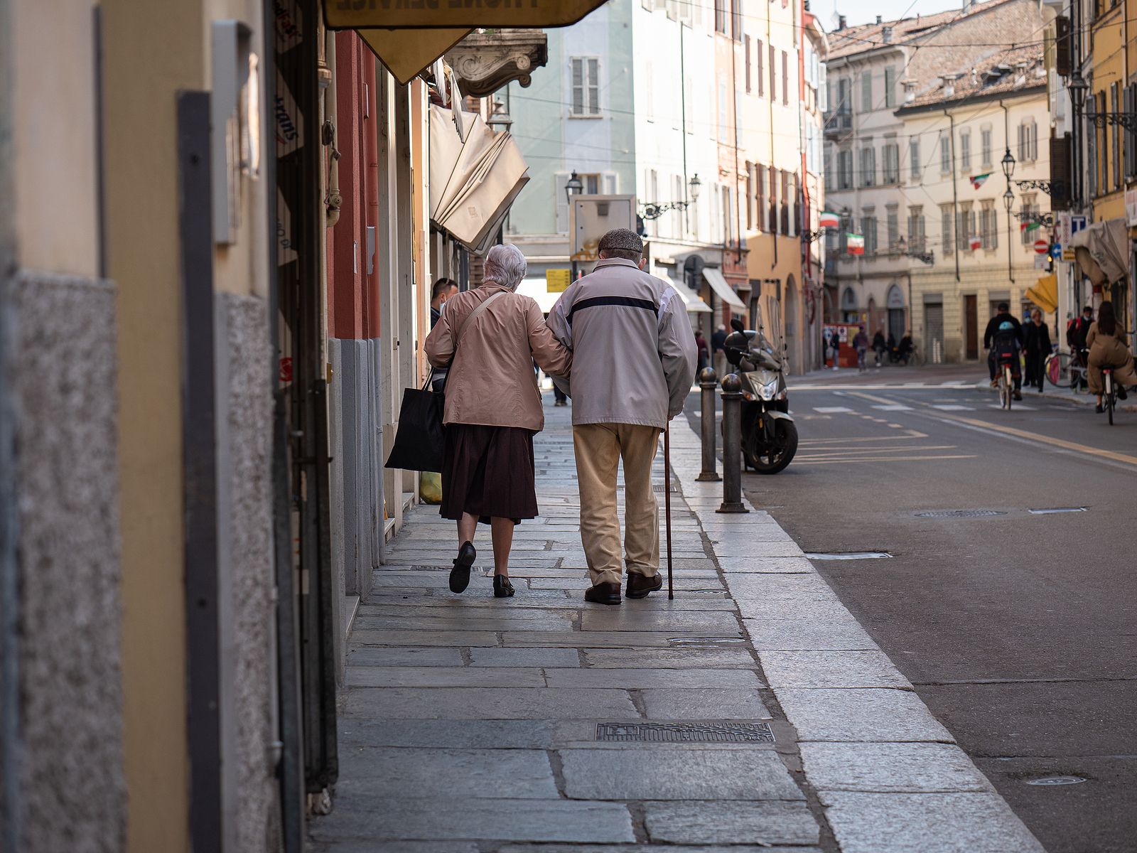 Crean el Sello 'Ciudad que Cuida' para los municipios comprometidos con el cuidado de los mayores. Foto: Bigstock