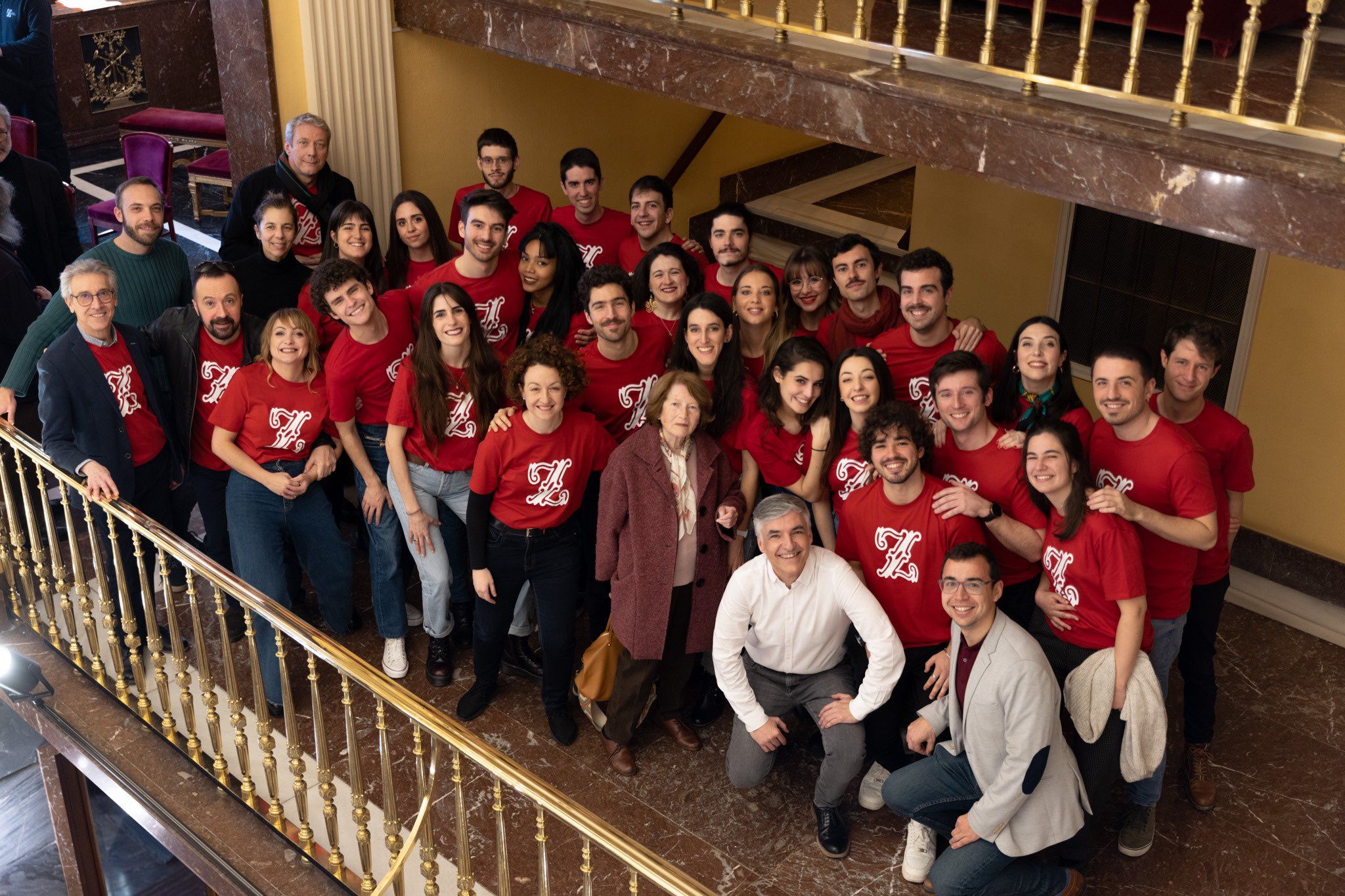 Jóvenes rinden homenaje a sus abuelos cantando 'Yo te querré' en el Teatro de la Zarzuela 