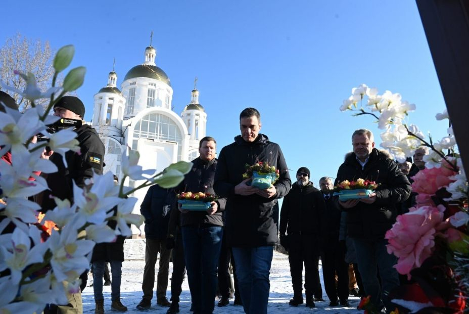 Sánchez anuncia ante Zelenski el envío de diez tanques a Ucrania, cuatro más de los previstos Sánchez anuncia ante Zelenski el envío de diez tanques a Ucrania, cuatro más de los previstos