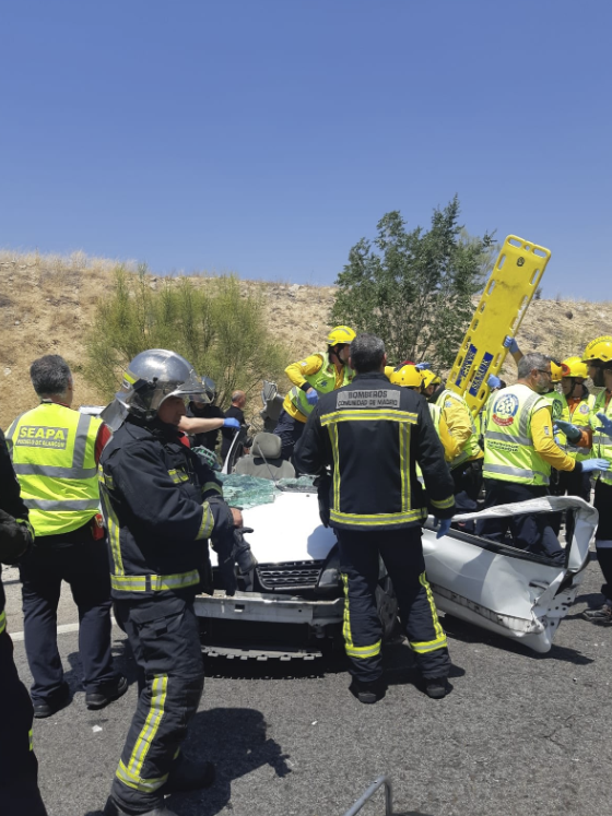 En estado crítico una mujer de 81 años atrapada en su coche tras dar varias vueltas de campana