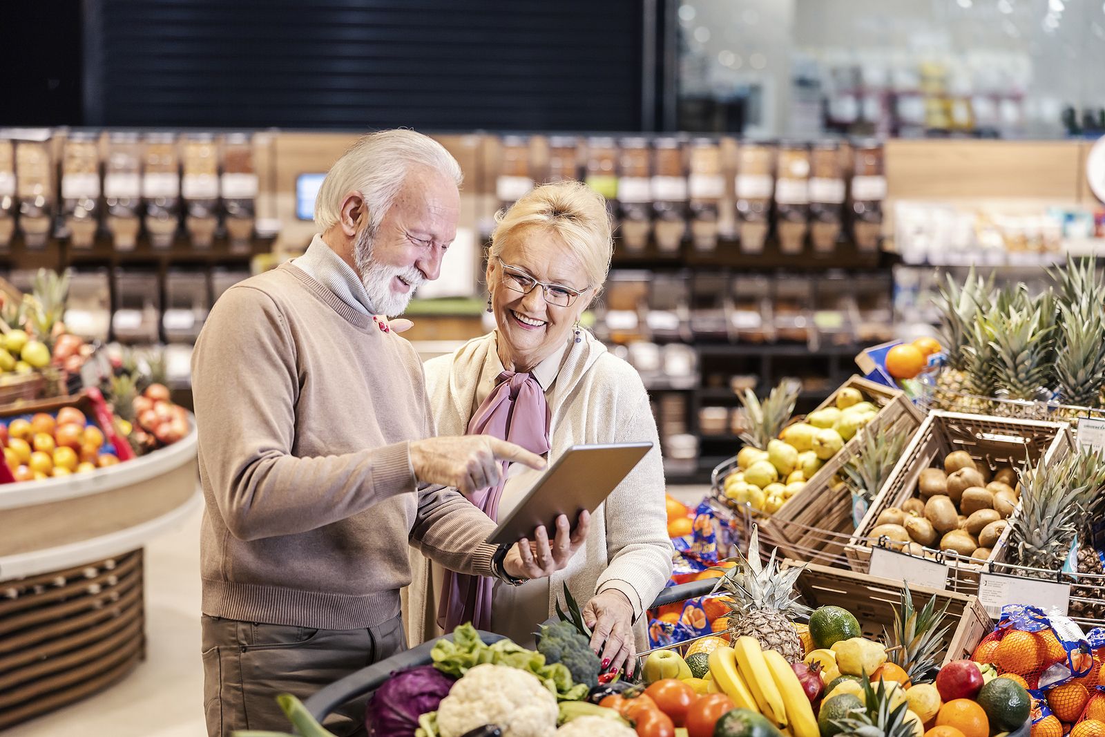 Los mayores de 65 son los que menos alimento desperdician 