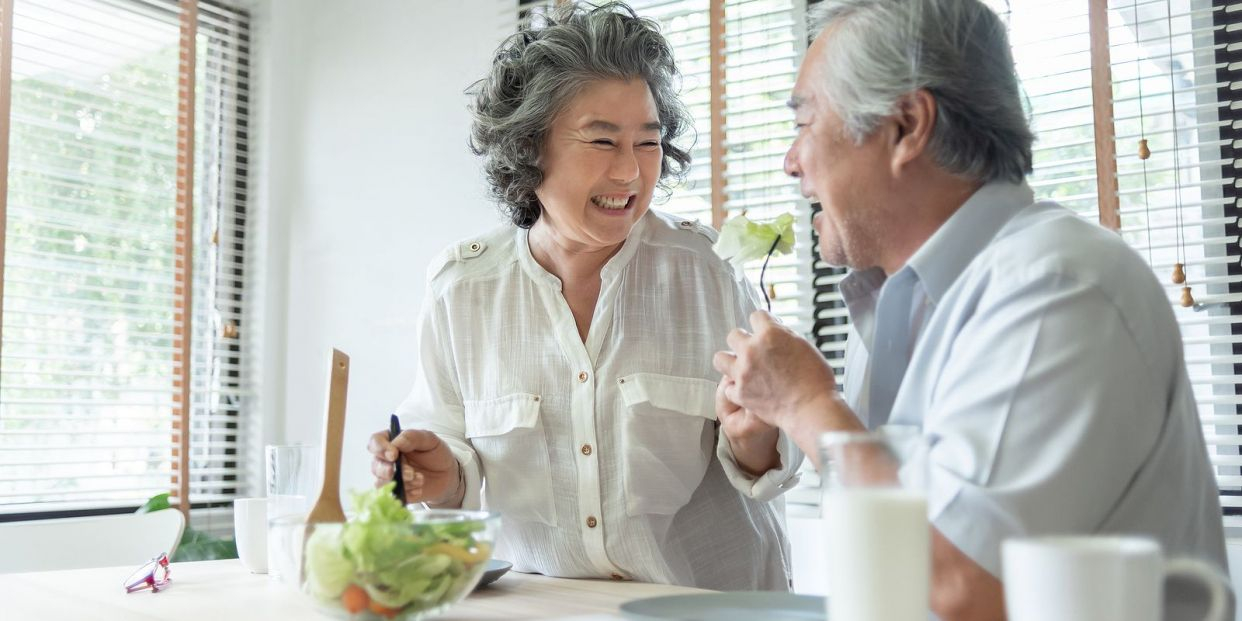 Los mayores de 65, los que menos alimentos desperdician