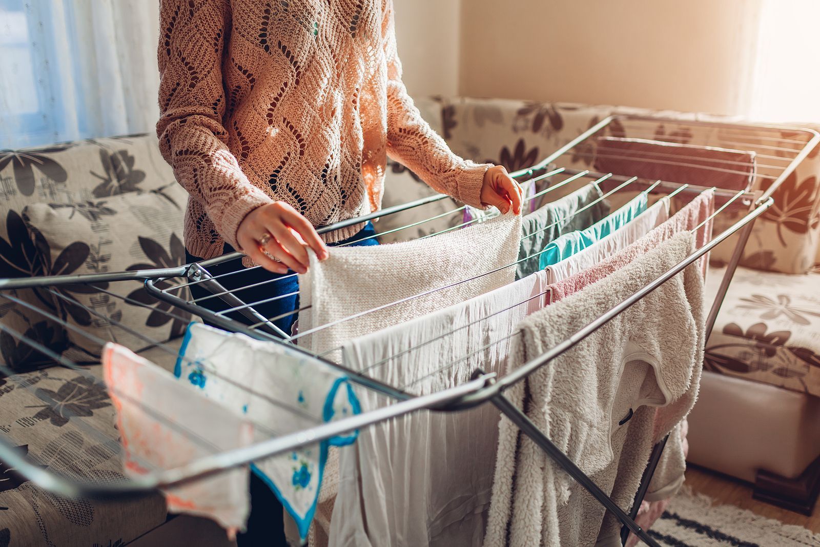 Apunta estos trucos para secar la ropa de forma rápida en invierno