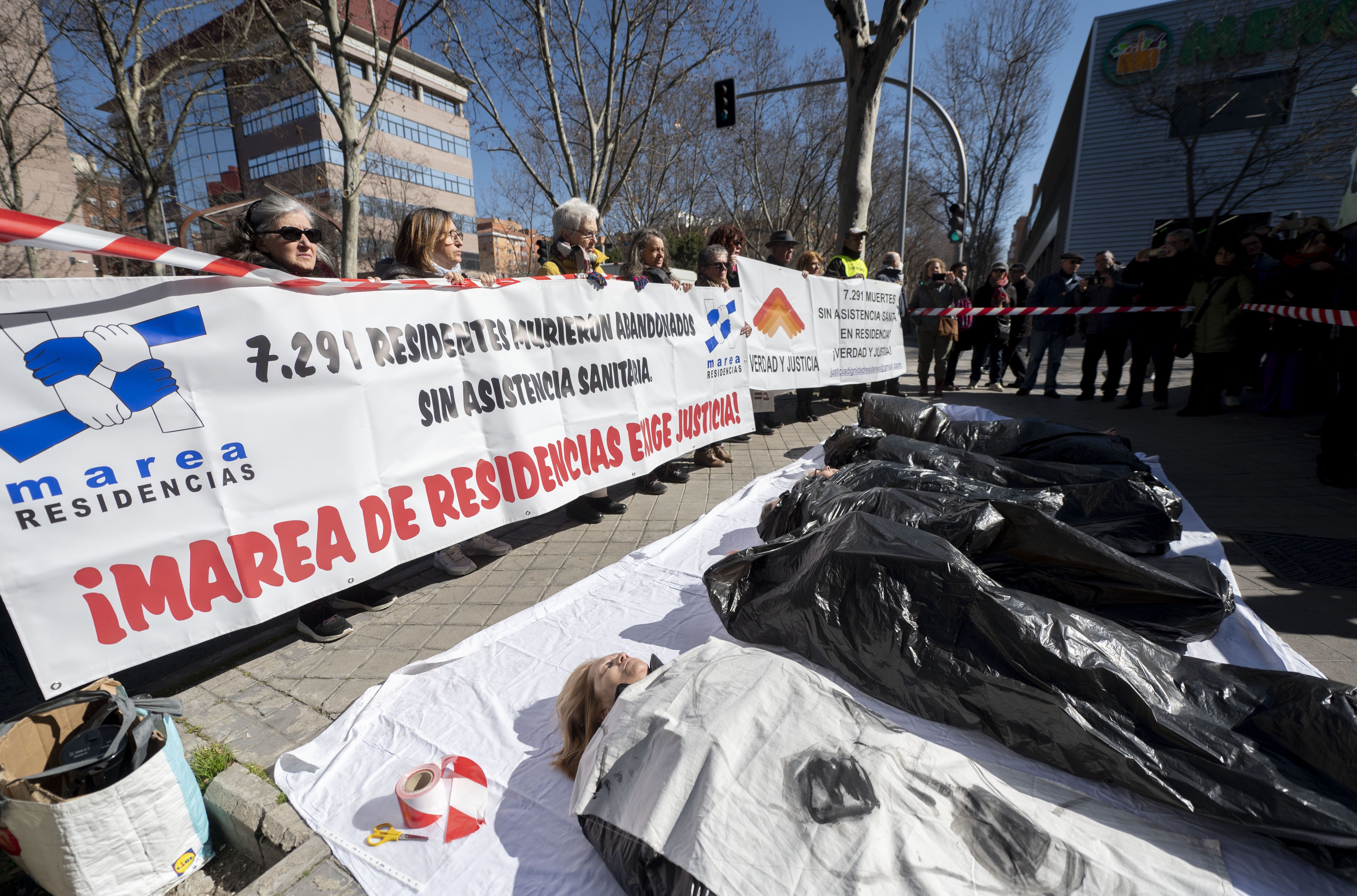 Piden ante la Asamblea de Madrid investigar las muertes en residencias durante el Covid