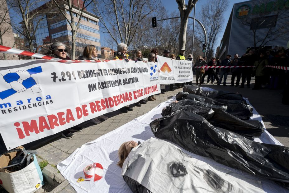 Piden ante la Asamblea de Madrid investigar las muertes en residencias durante el Covid