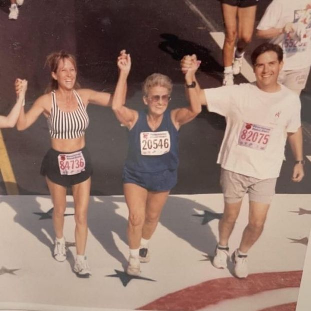 Betty, la mujer que sigue corriendo a los 98 años: "No es el tipo de persona que se sienta en casa". Foto: Instagram