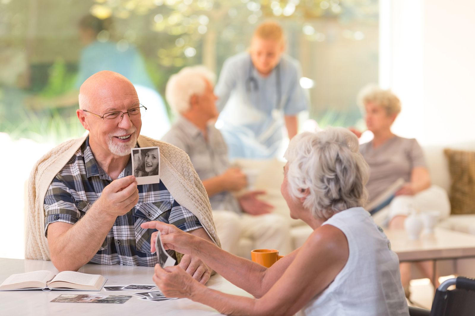 Nueva guía de Alzheimer dirigida a cuidadores con pautas de comunicación y conducta
