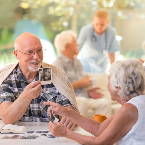 Nueva guía de Alzheimer dirigida a cuidadores con pautas de comunicación y conducta