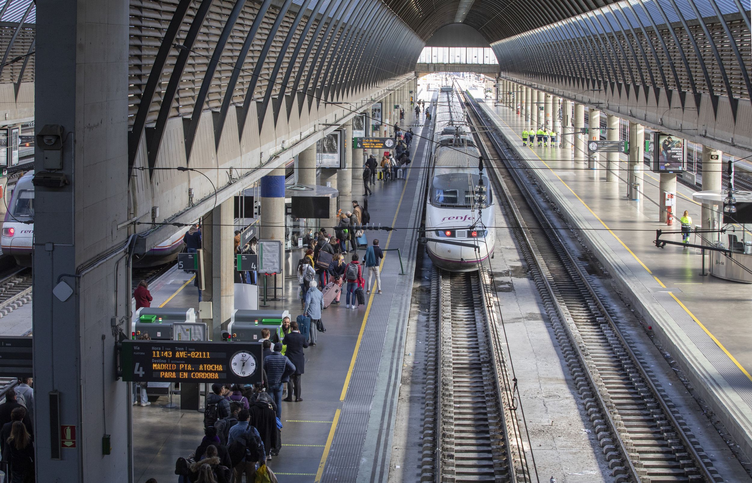 Adif y la PMP se unen para mejorar la accesibilidad de infraestructuras y servicios ferroviarios